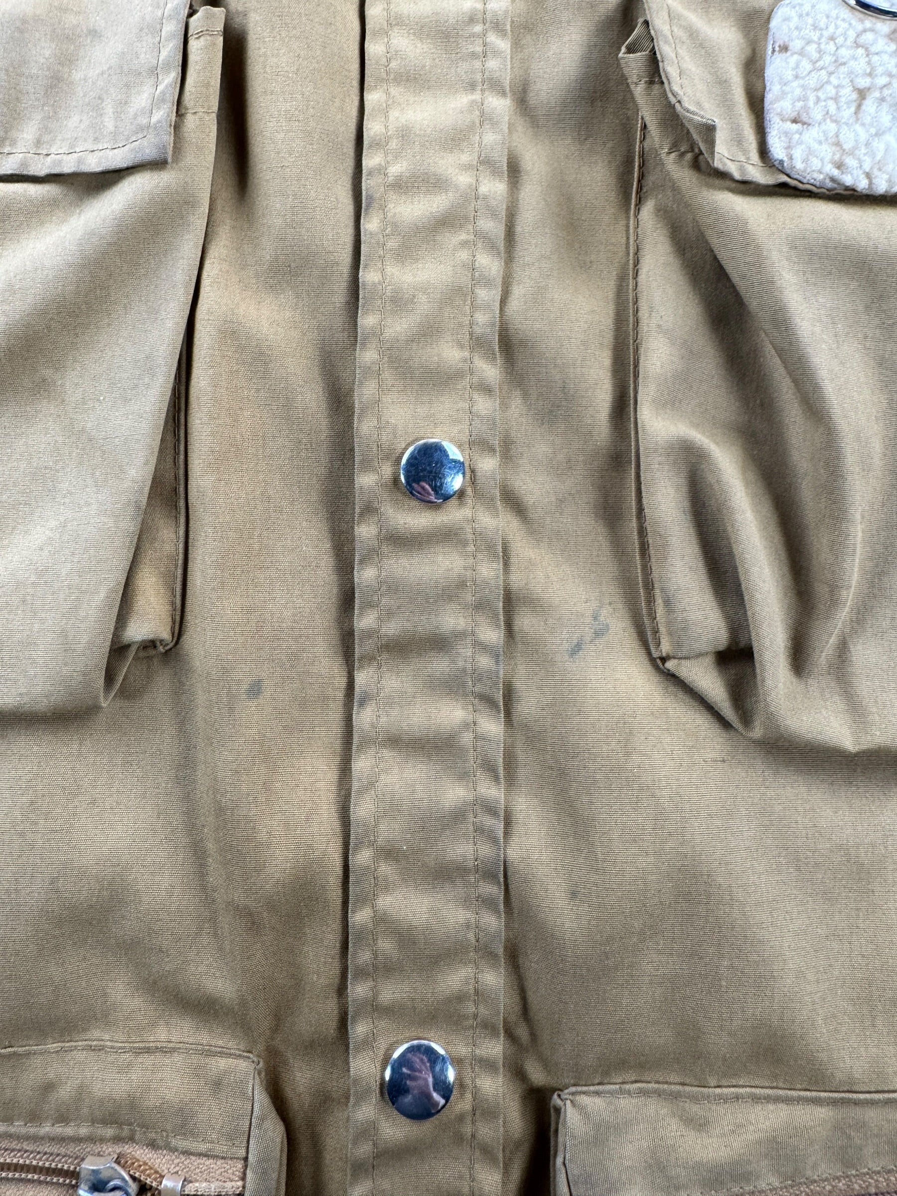 Buttons on Vintage Columbia Sportswear Fishing Jacket SZ XL