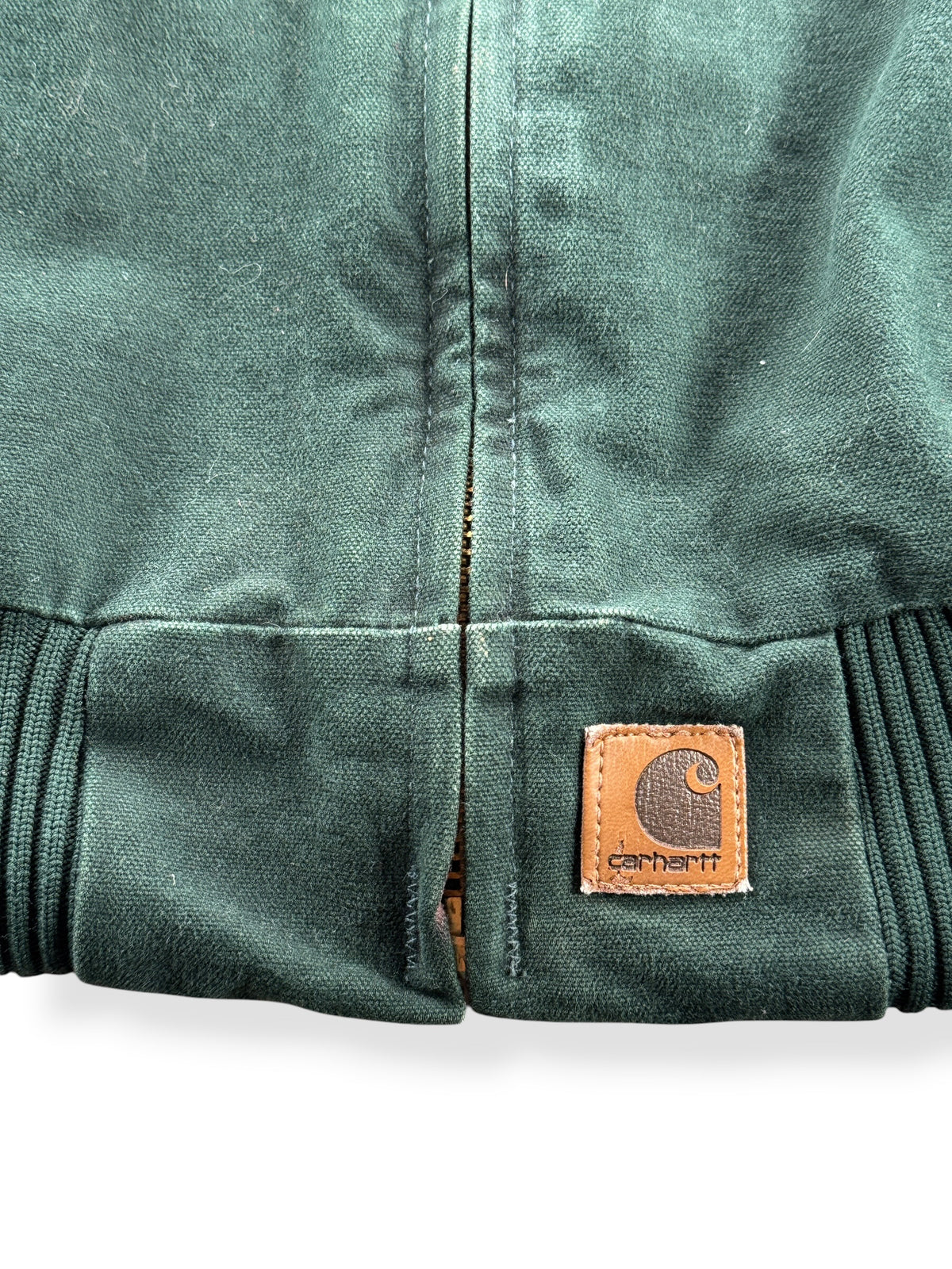 Carhartt patch on bottom hem of Carhartt Green Santa Fe Jacket SZ XL-T