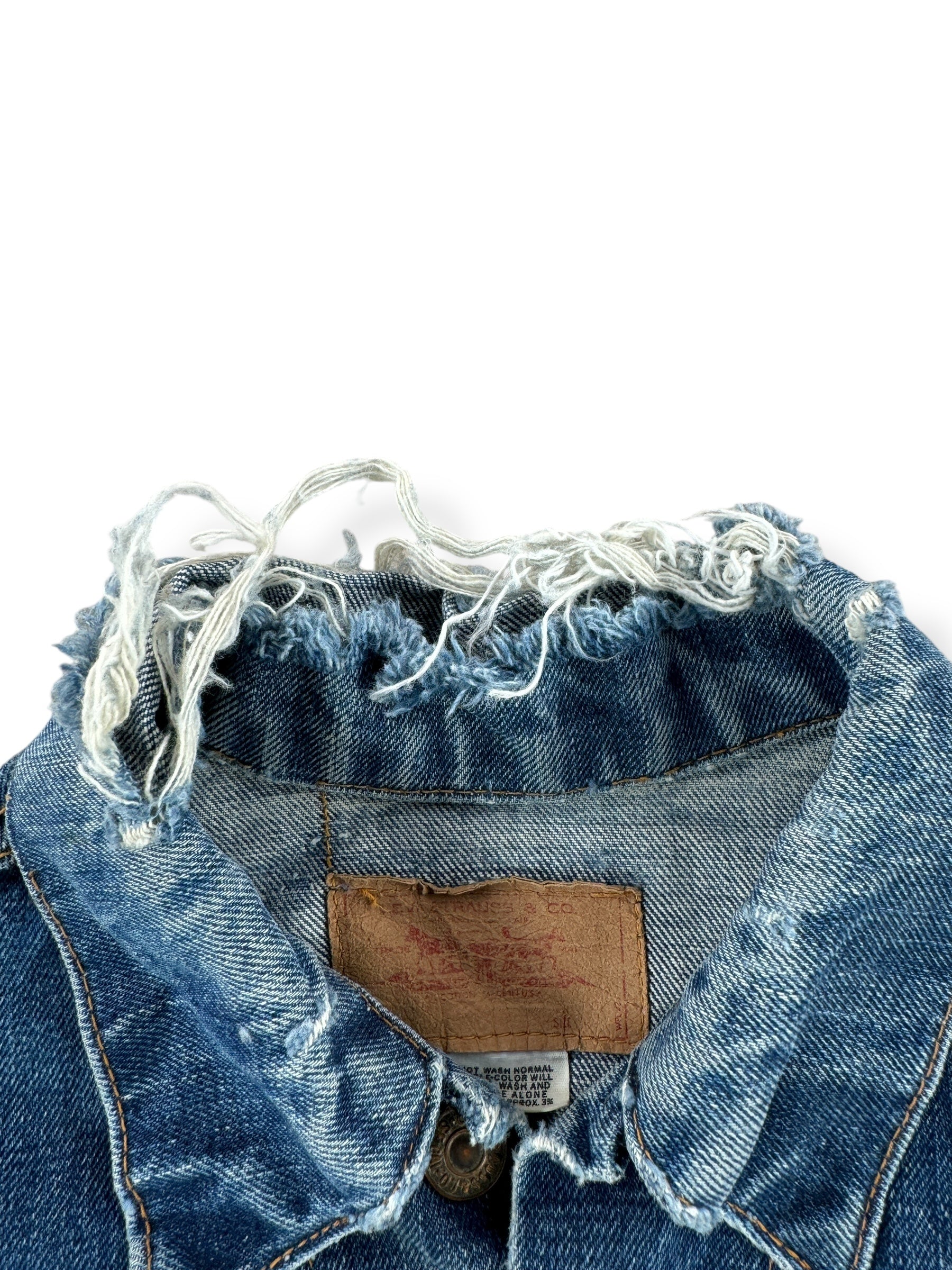 Distressed Collar on Vintage Distressed Levis 2 Pocket Trucker Jacket SZ XS