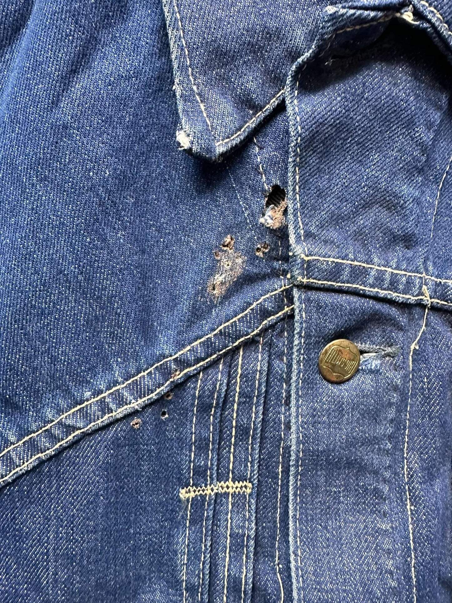 holes on right breast on Vintage Buckaroo By Big Smith Denim Jacket SZ S | Seattle Vintage Denim