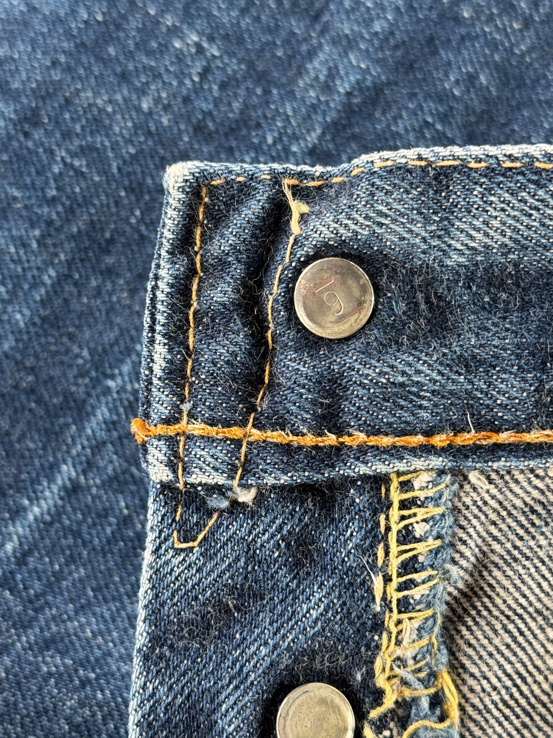 V-stitch and Top Button backstamp on Vintage 60s Levi's 501 Cut Off Shorts W26
