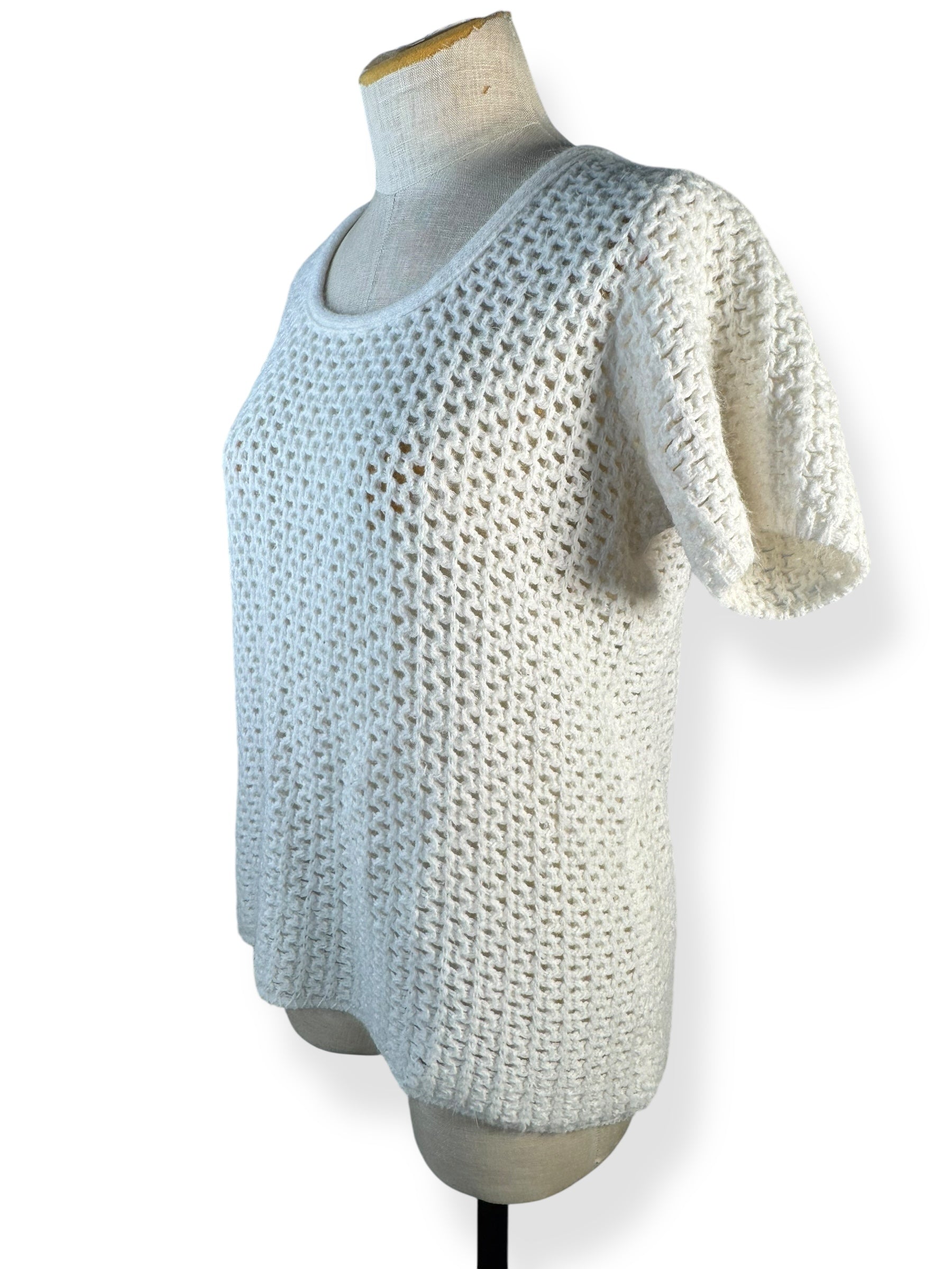 Side of 1960s White Short Sleeve Sweater M