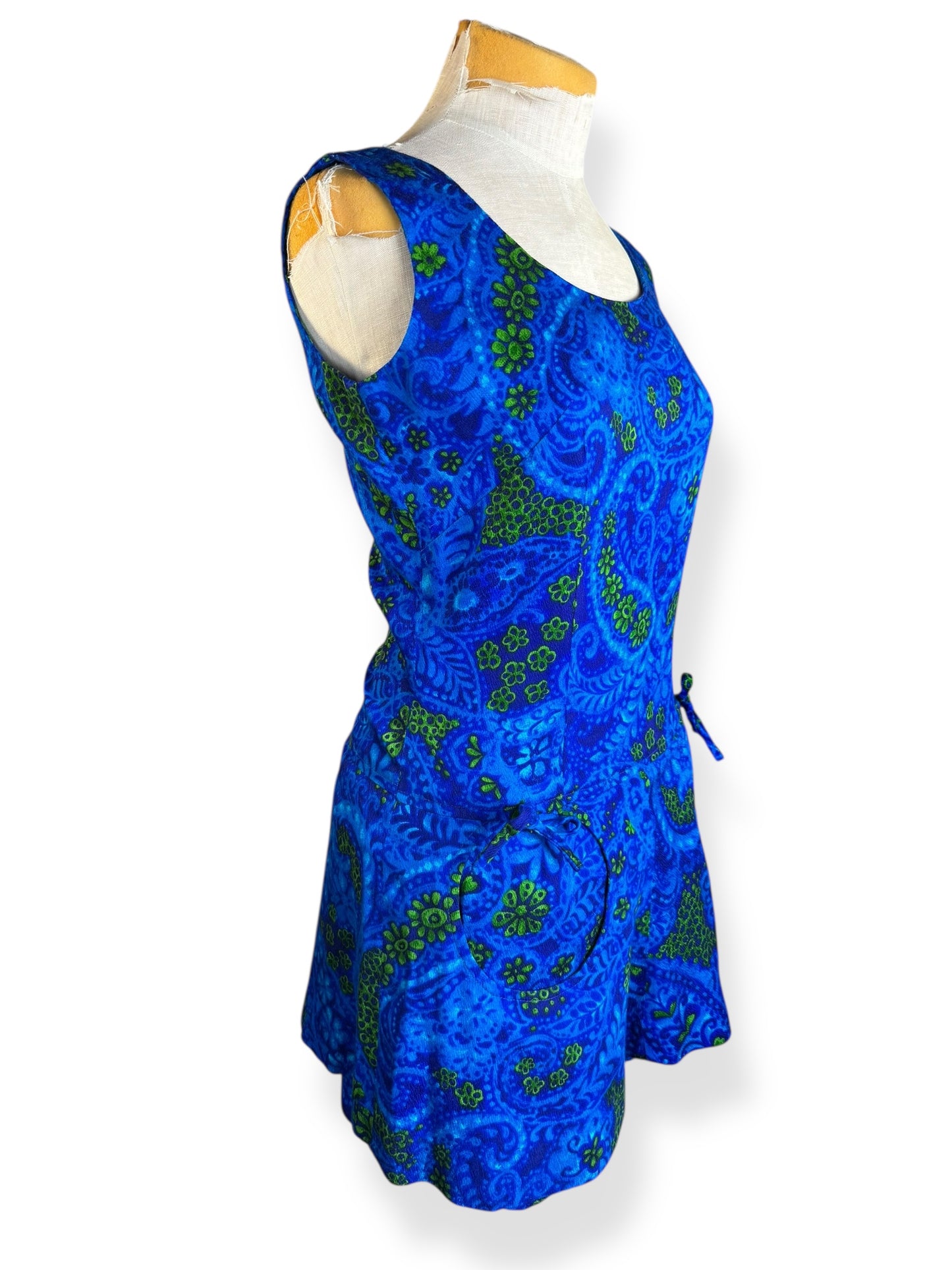 Side view of 1960s Hawaii Nei Play Set L