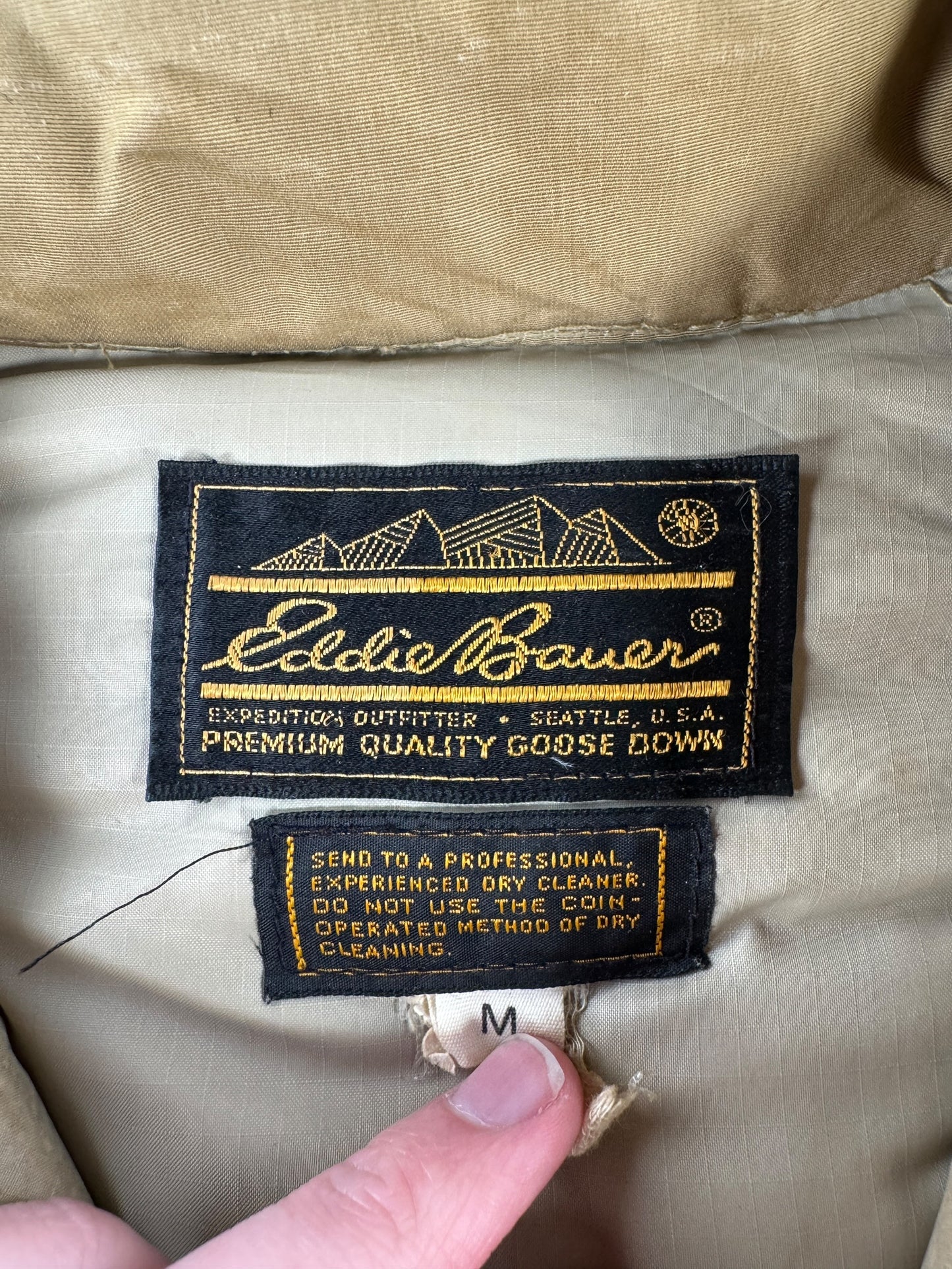 Label on Vintage 70s Eddie Bauer Puffer Jacket SZ M