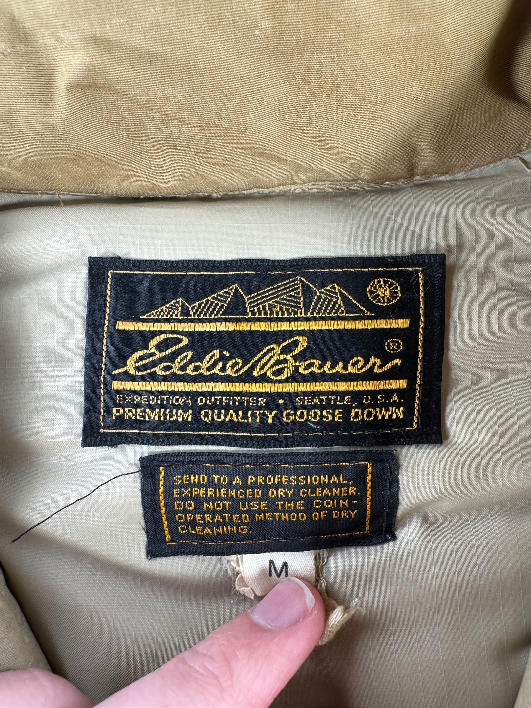 Label on Vintage 70s Eddie Bauer Puffer Jacket SZ M