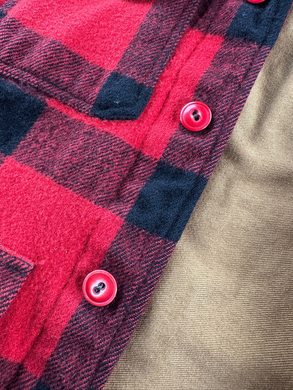 Buttons on Vintage Woolrich Buffalo Plaid Wool Jacket SZ M