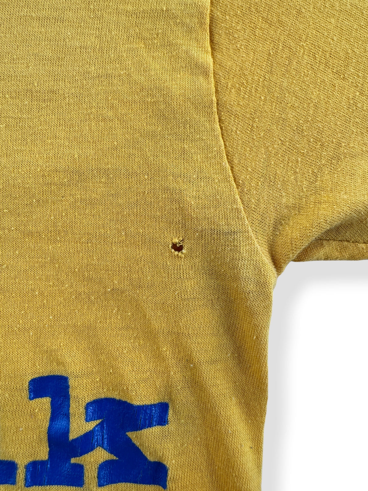 Small hole on front of Vintage 1970s Simchuk Sporting Goods Tee SZ S (Fits XS)