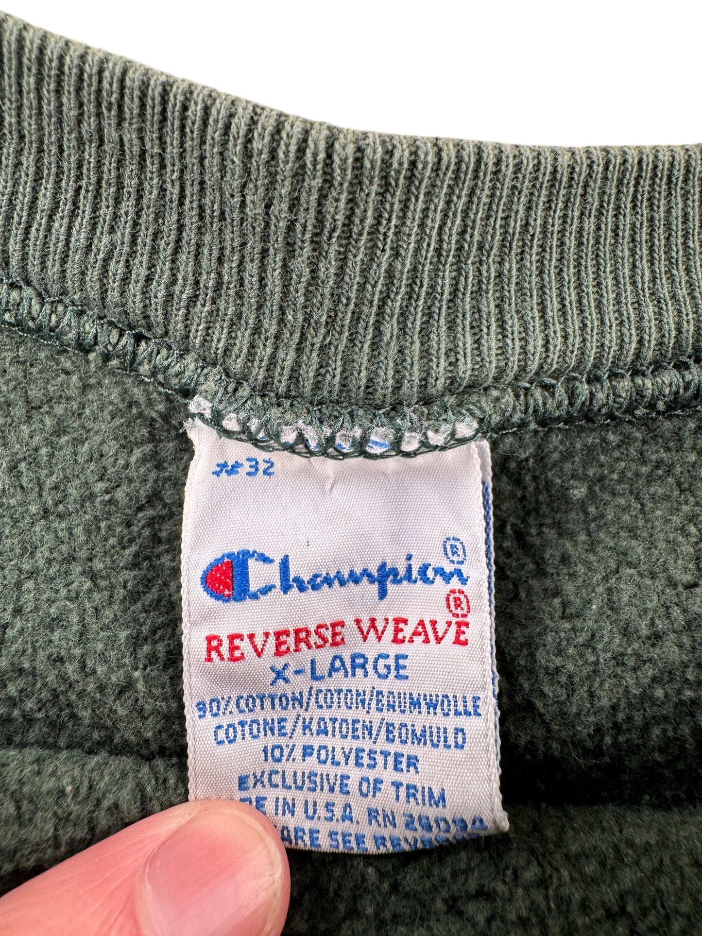 Label on Vintage Champion Crewneck SZ XL (Fits L)