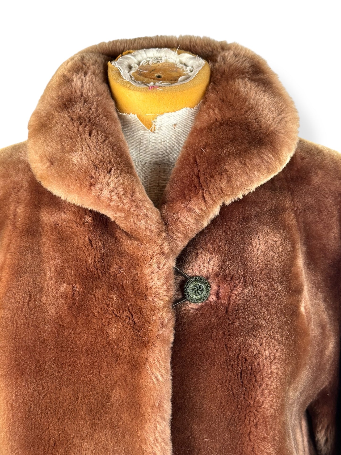 Collar of 1940s Hazel Bergedson Mouton Fur Coat L