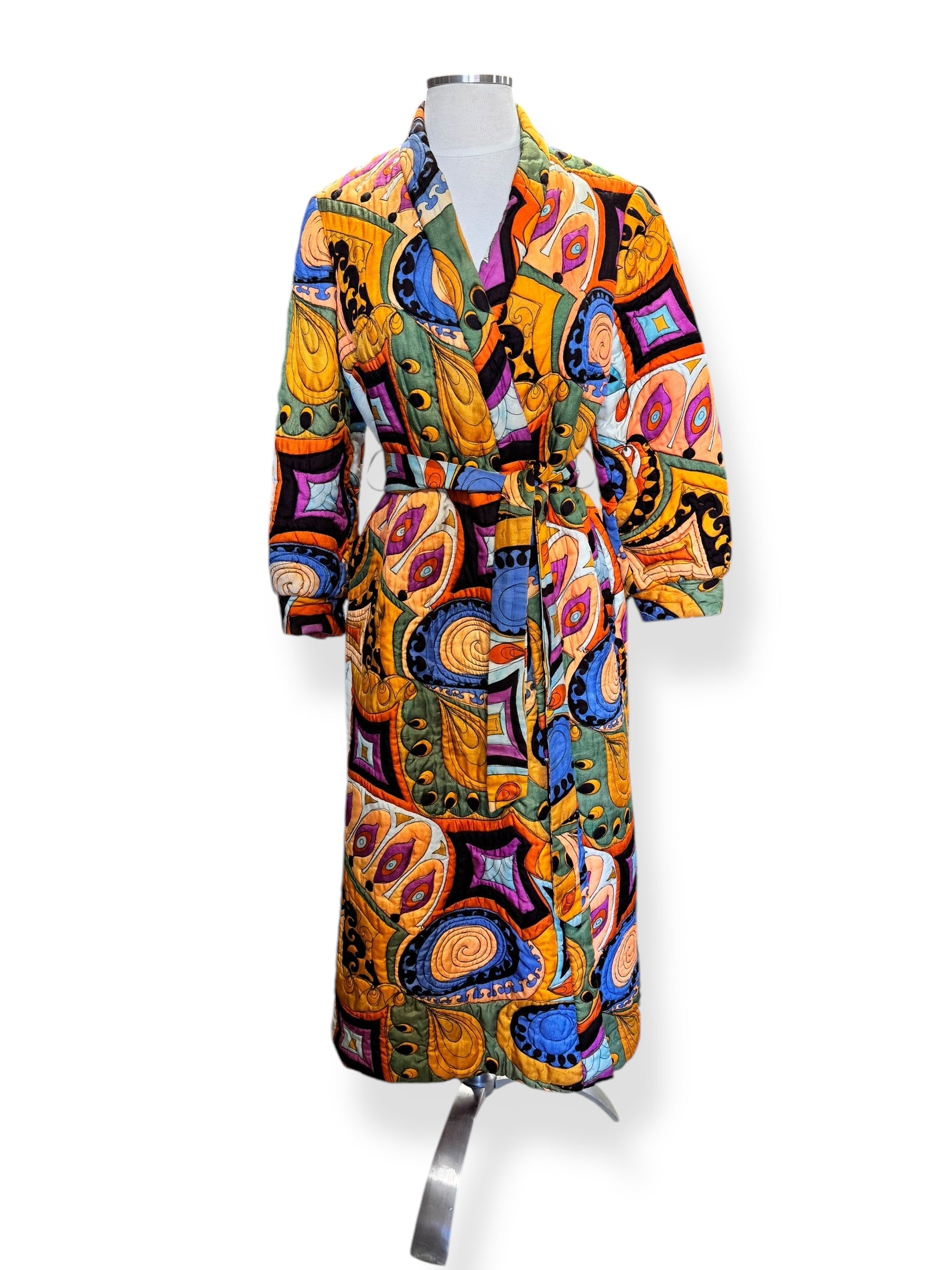 Front view of 1960s Dynasty Quilted Robe S