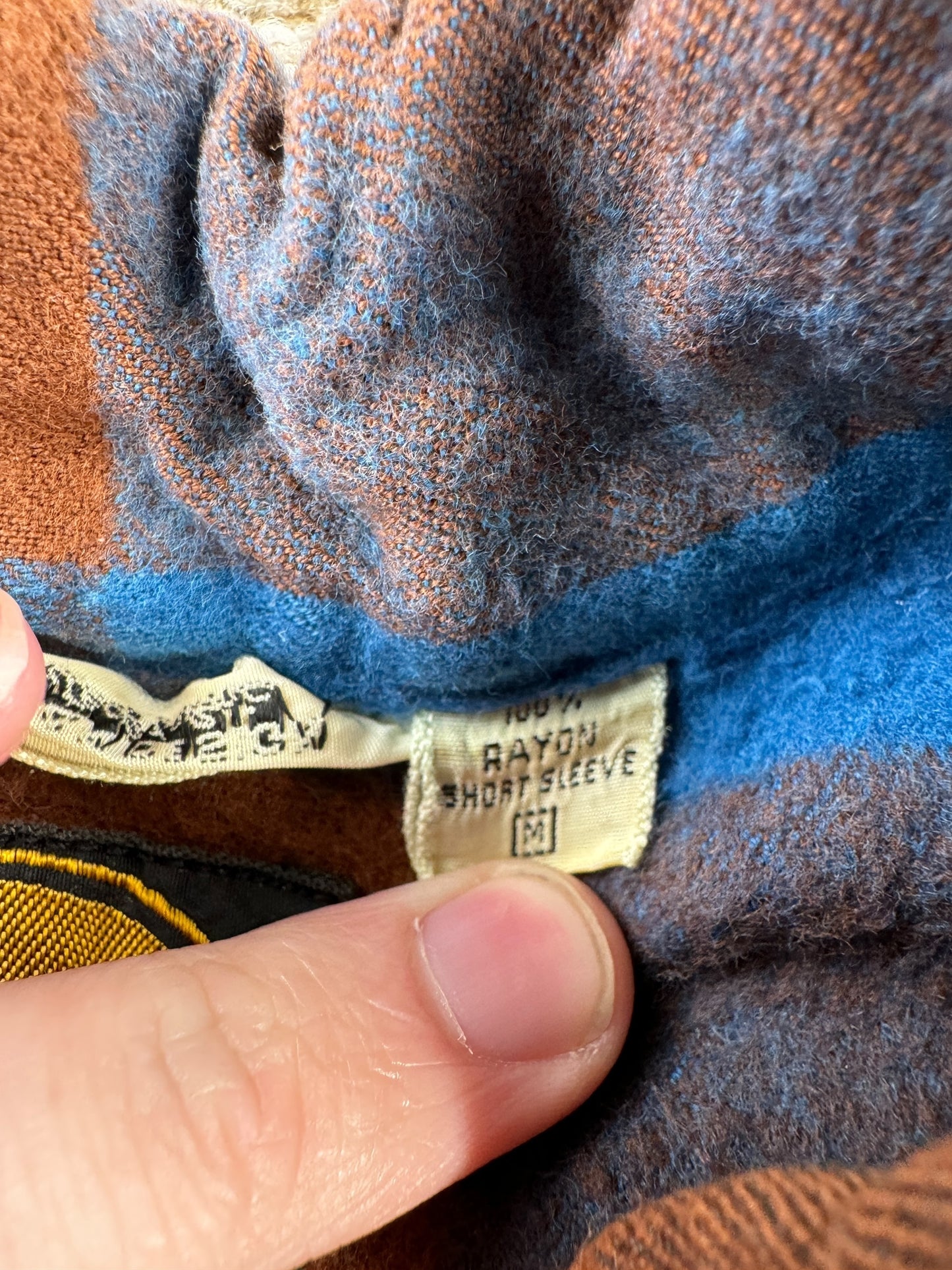 Size on Vintage Davinci Rayon Short Sleeve Pullover Shirt SZ M