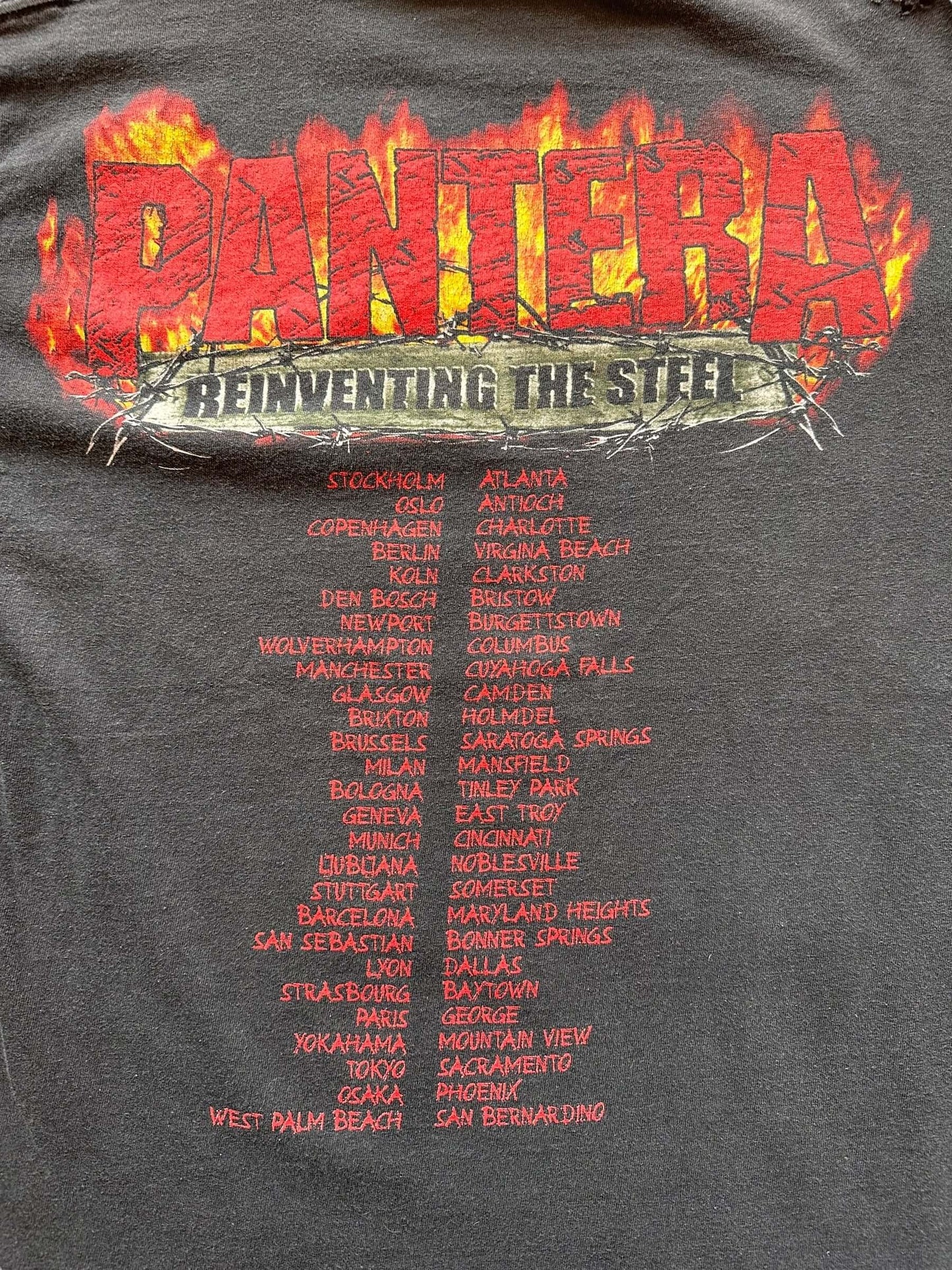 back close up of Vintage 90s Pantera "Reinventing the Steel" Band Tee Shirt SZ L