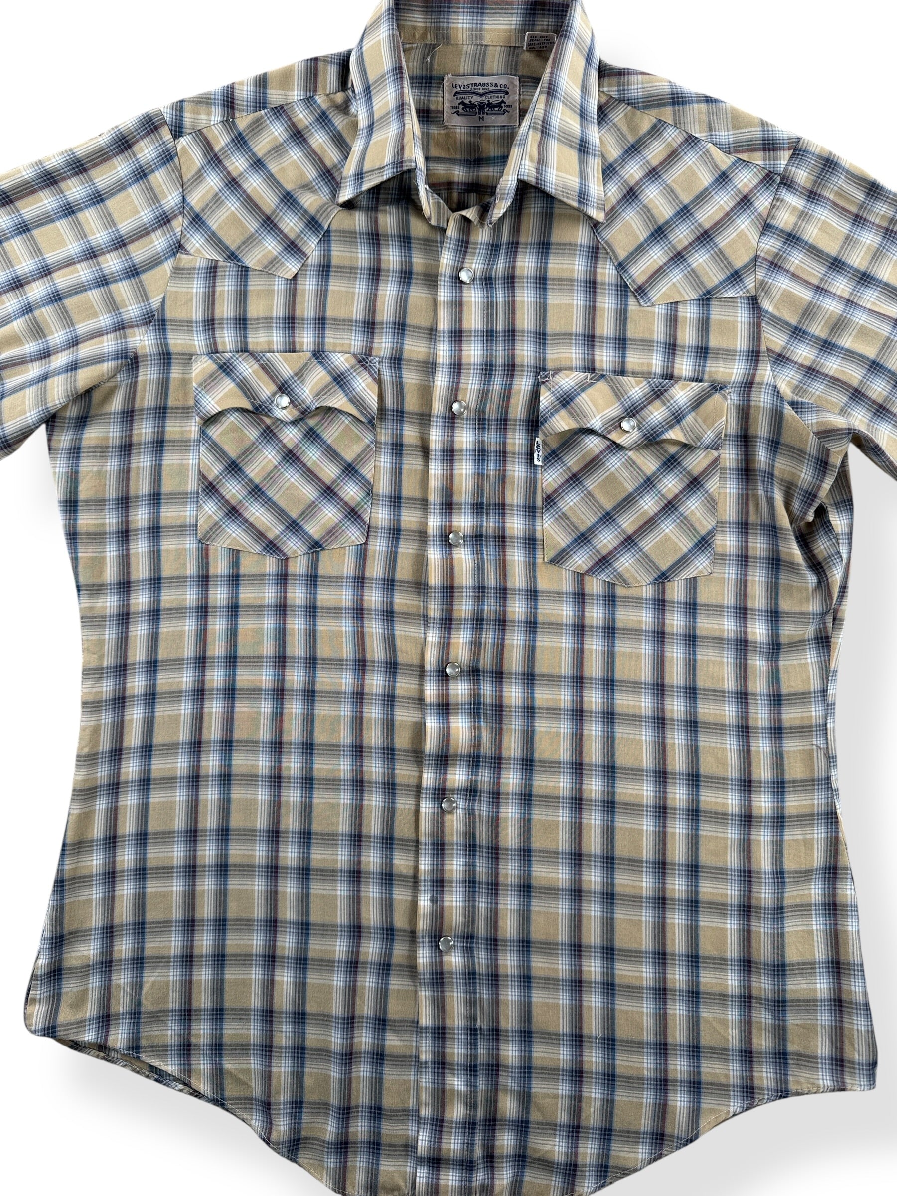 Front Close Up of Vintage Levis Cotton/Poly Blend Pearl Snap Shirt SZ M
