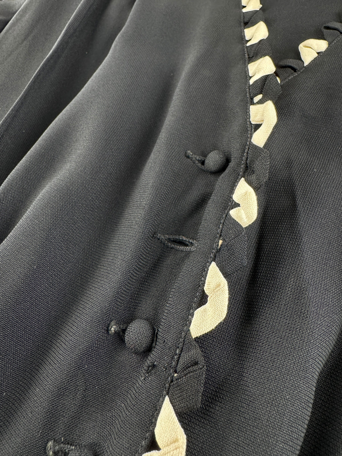 Missing button on Vintage 40s Black + White Rayon Dress SZ S/M