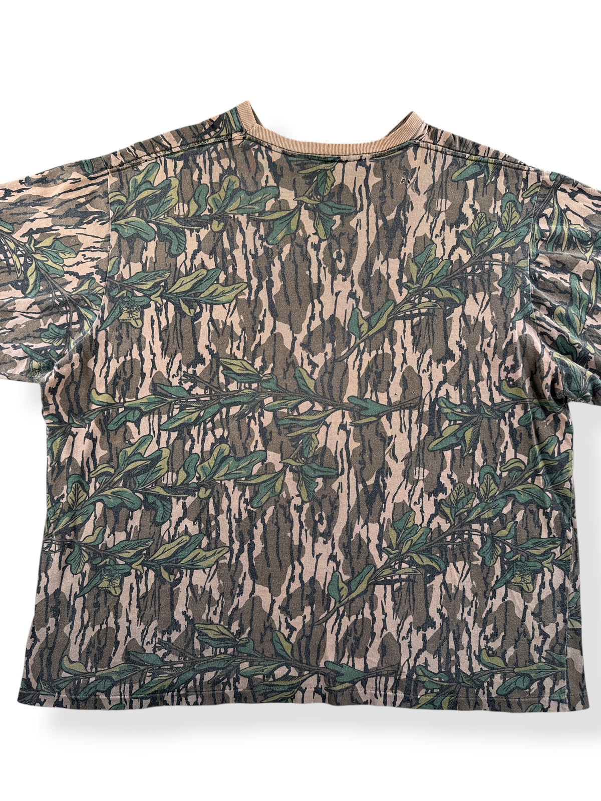 Close-up of the back of Vintage 90s Camo Tee SZ XXL