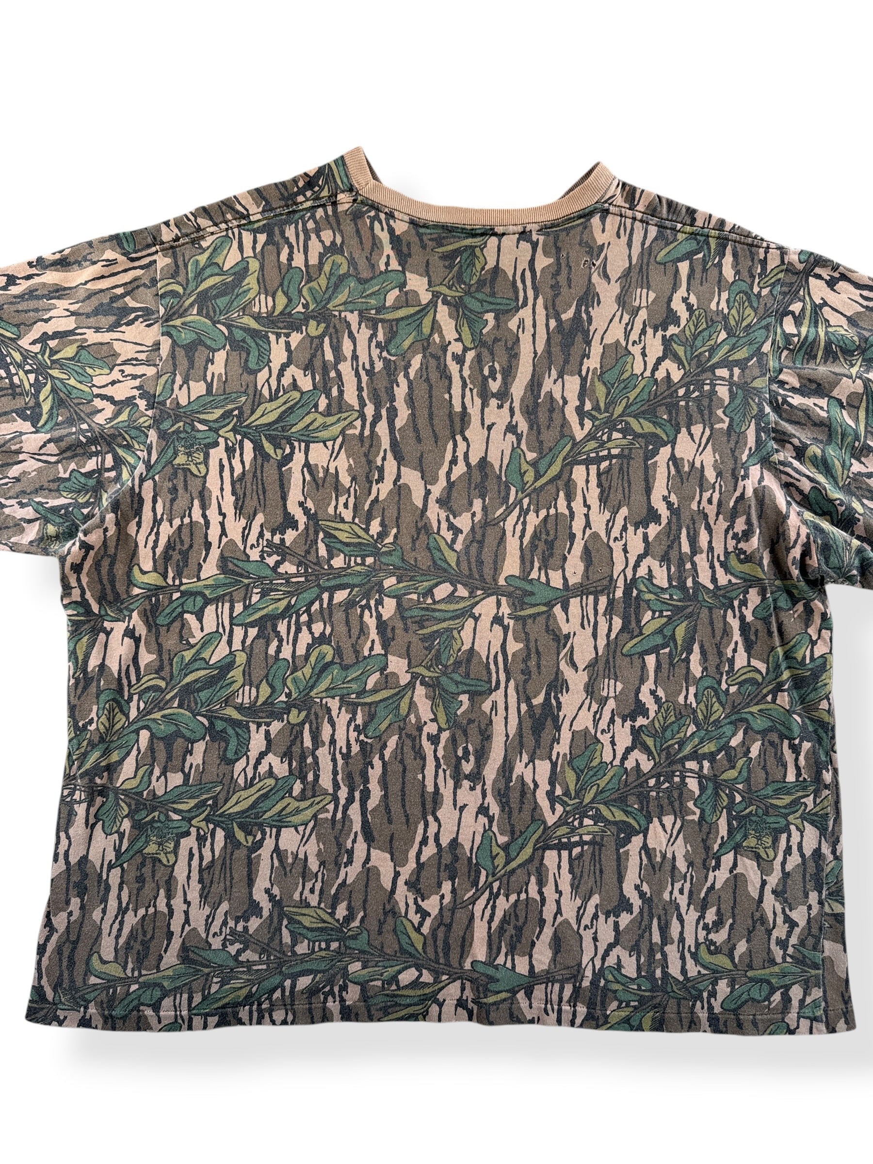Close-up of the back of Vintage 90s Camo Tee SZ XXL