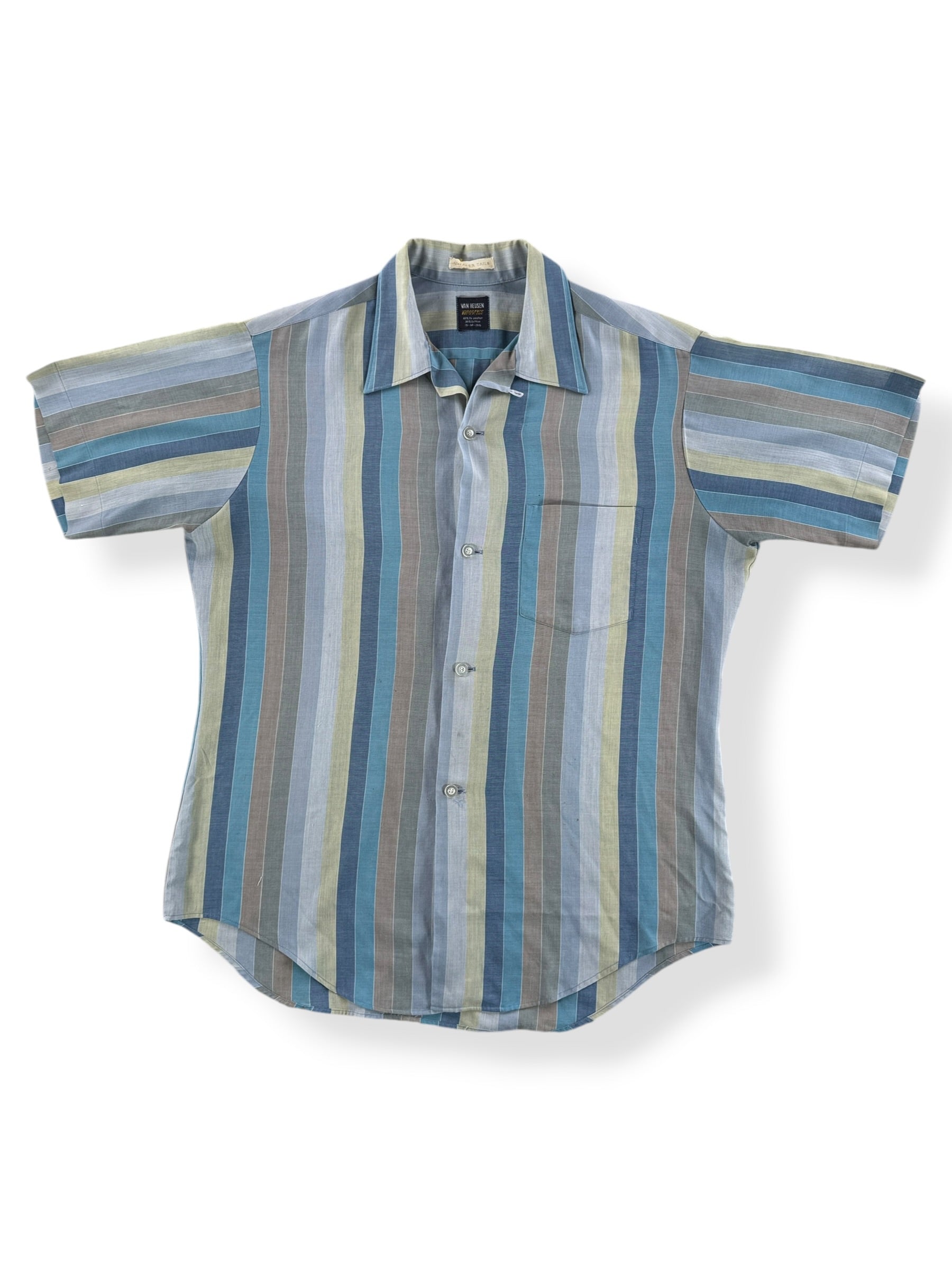 Front of Vintage Van Heusen Loop Collar Short Sleeve Shirt SZ M