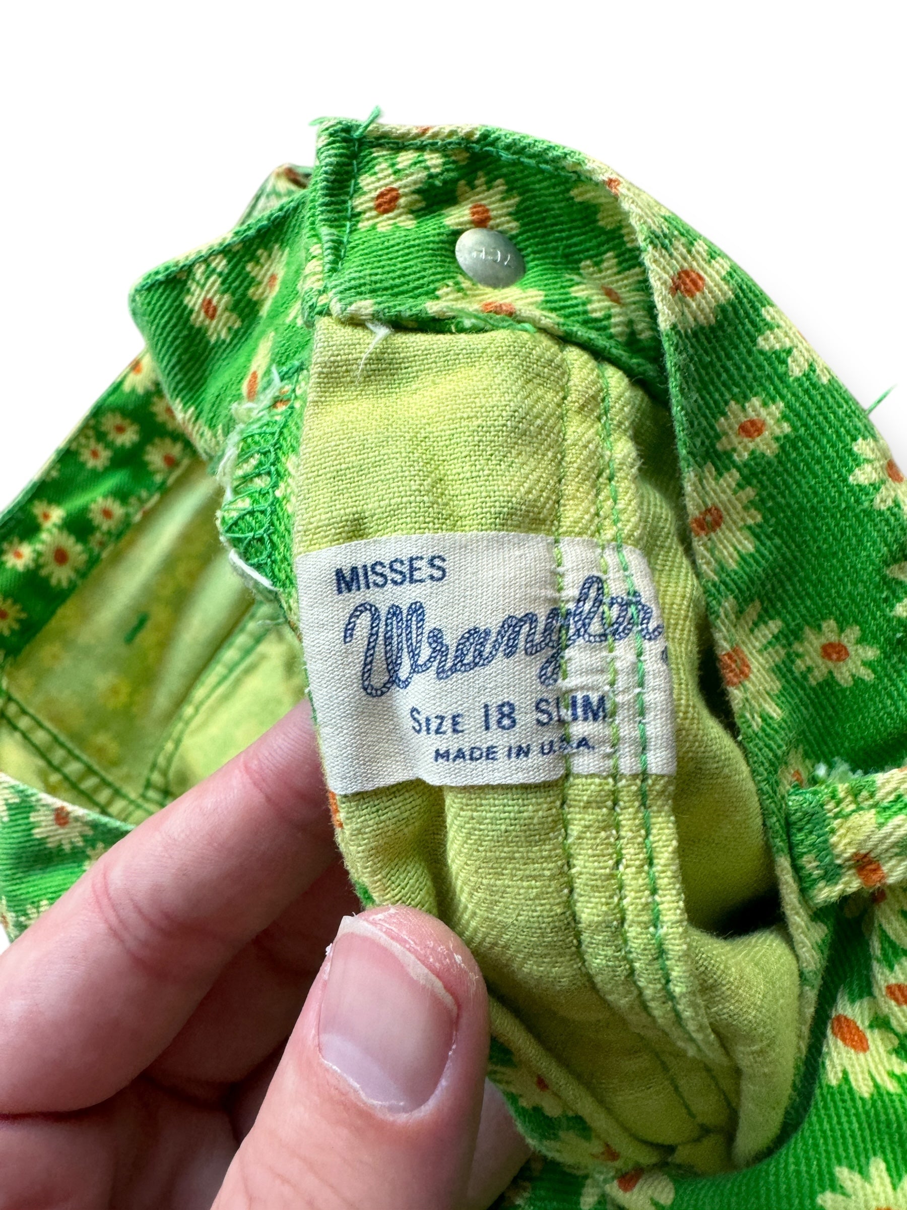 Label on Vintage Miss Wrangler Green Floral Shorties W33