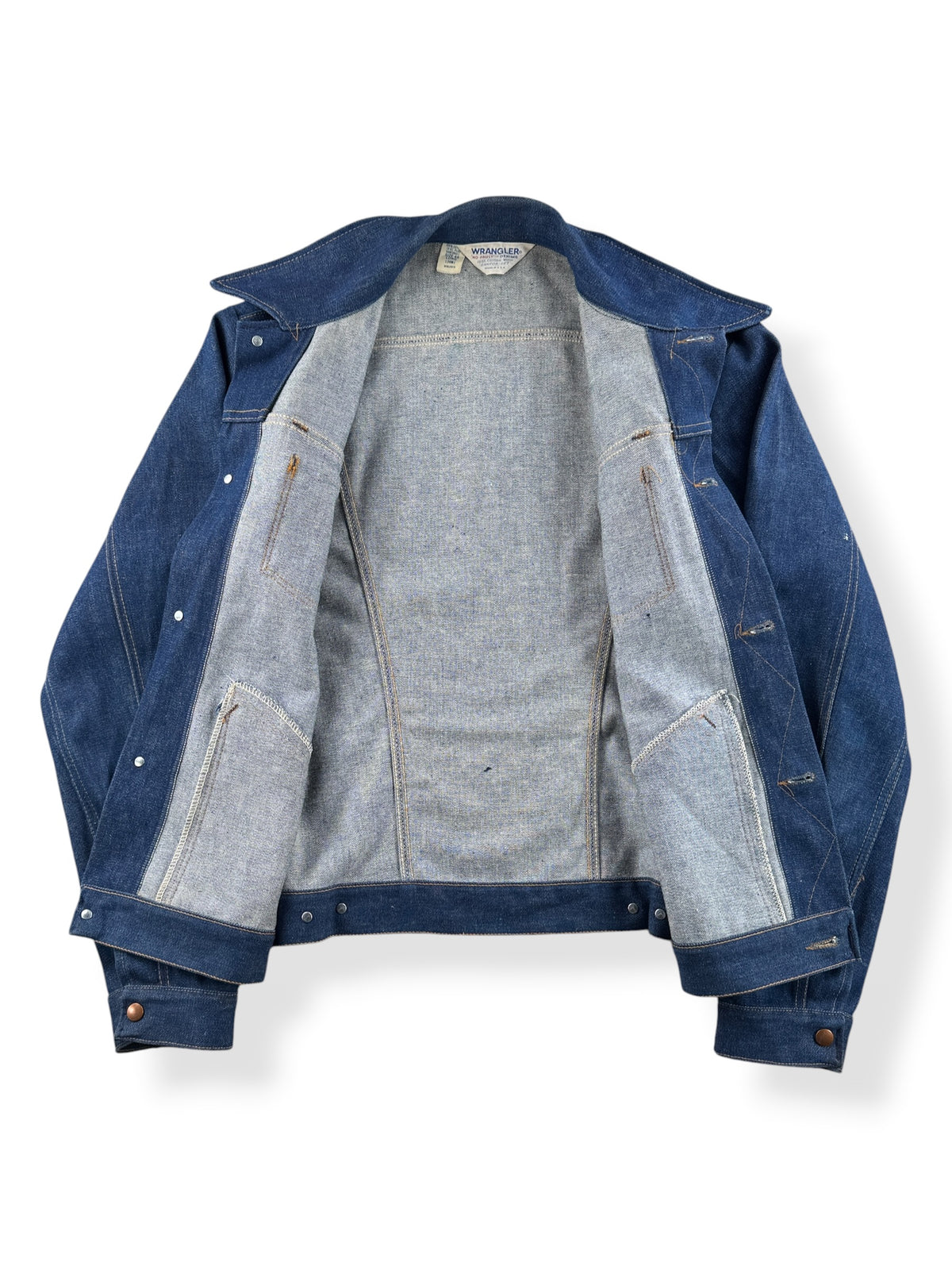 Inside of Vintage Dark Wash Wrangler 136MJ No Fault Denim Jacket SZ 46 Long
