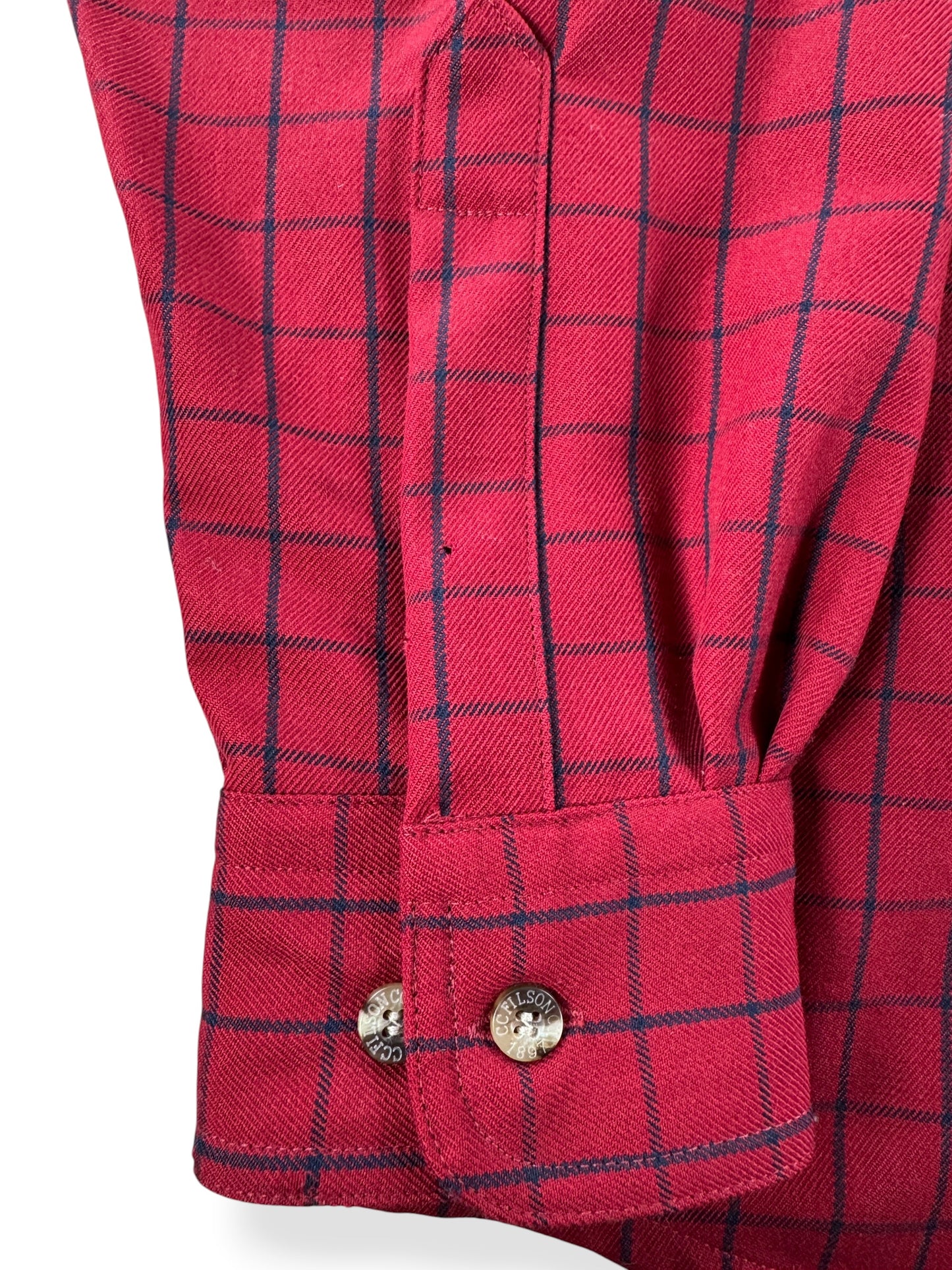 Right sleeve cuff on Filson Red Guide Shirt SZ L