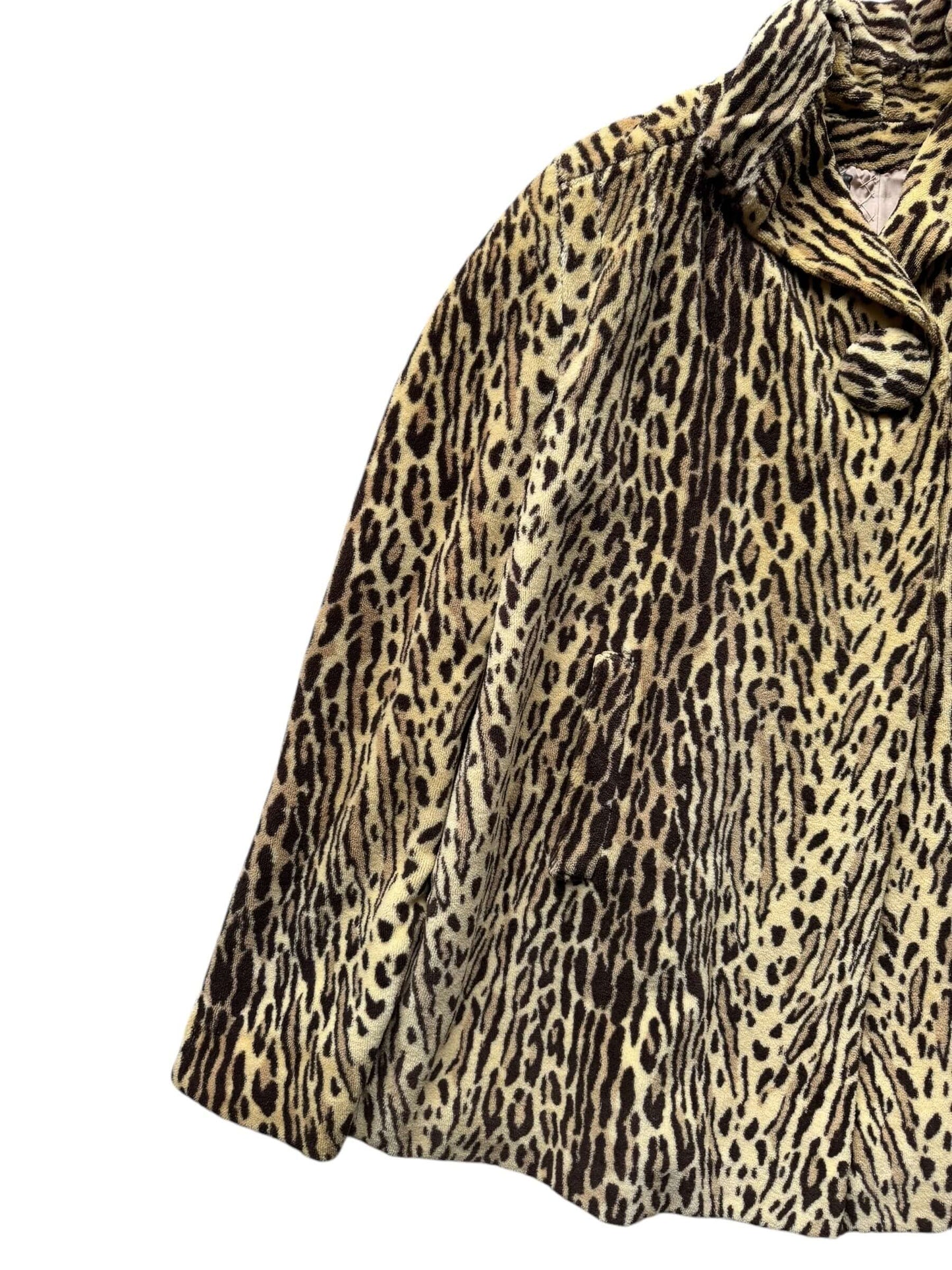 Front right side of 1960s Leopard Cape S-XL
