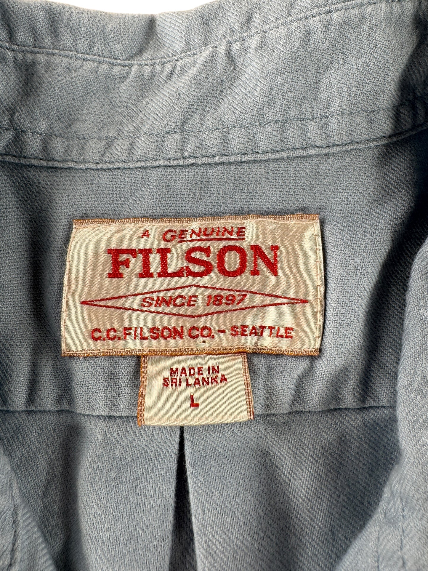 Label on Filson Lightweight Guide Shirt SZ L