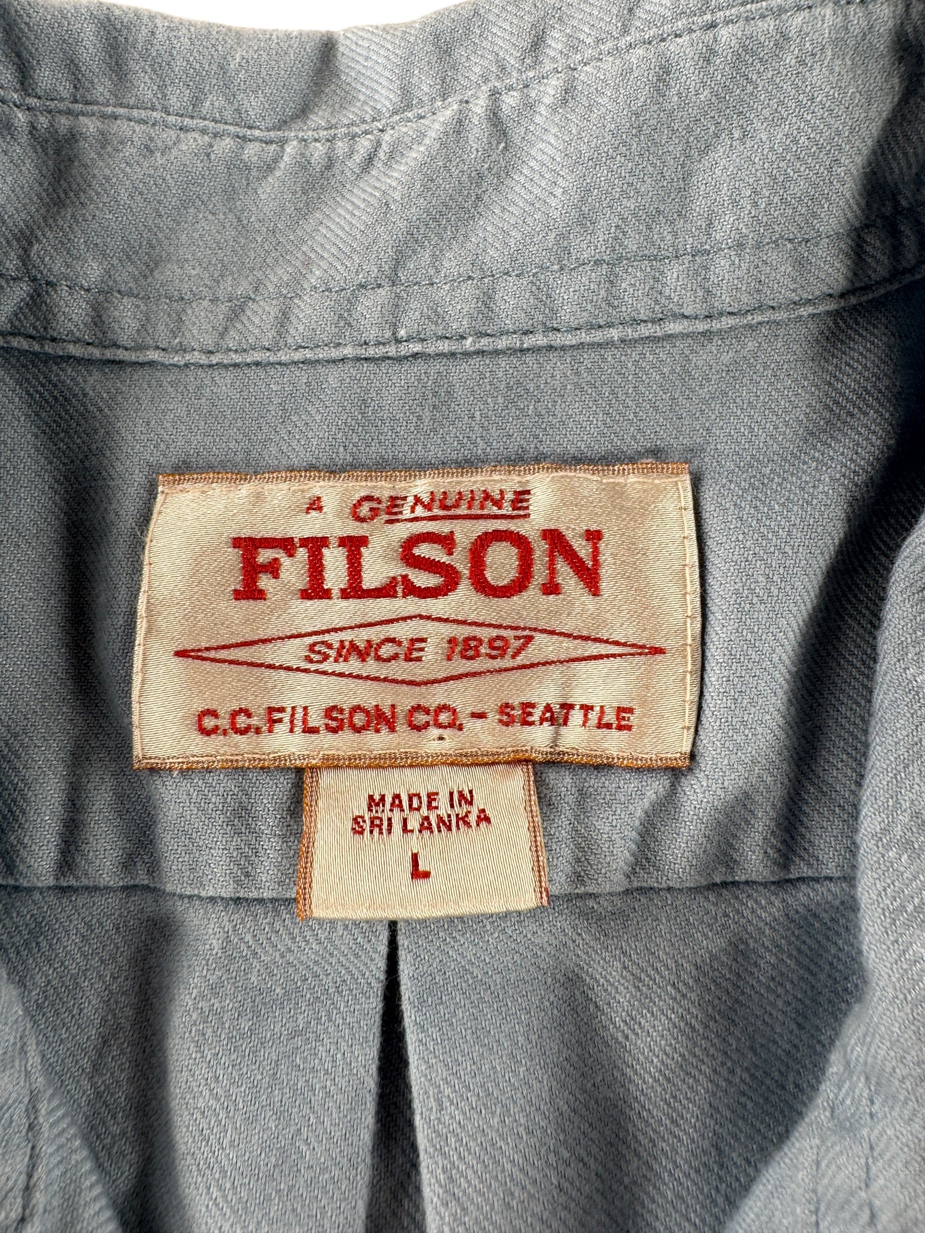 Label on Filson Lightweight Guide Shirt SZ L