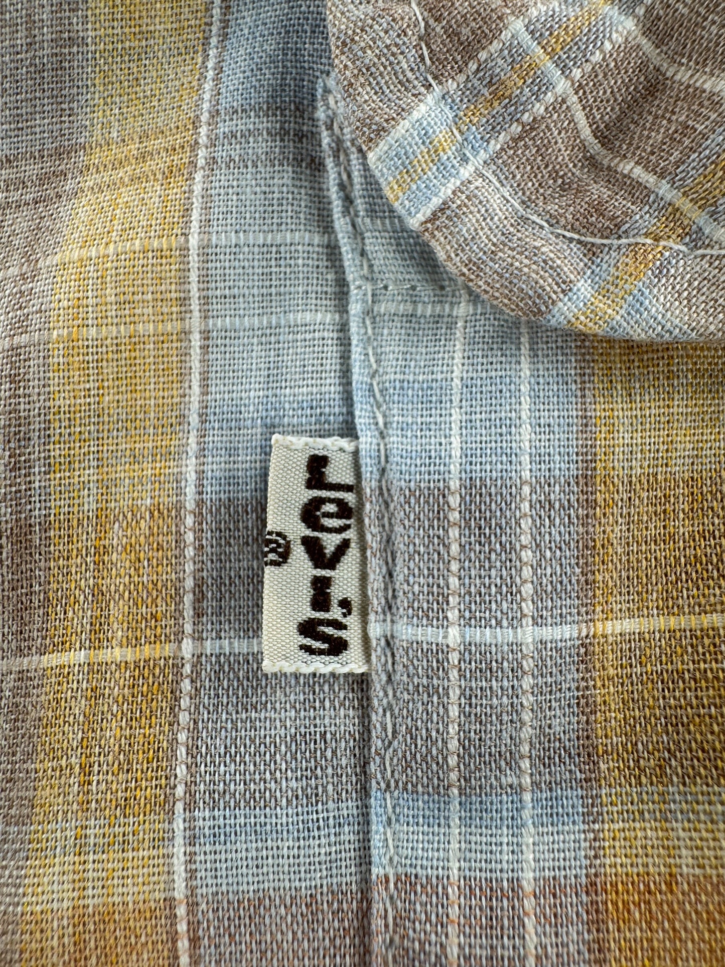 Label on Vintage Levi's Plaid Short Sleeve Shirt SZ L