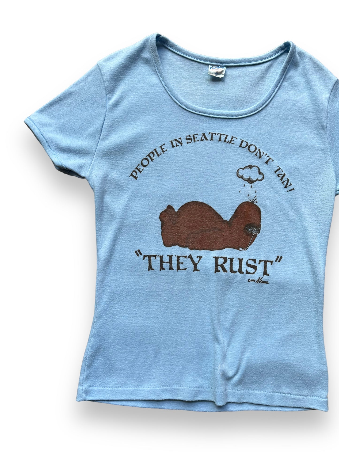 Front Right View of Vintage People in Seattle Don't Tan They Rust Tee SZ L | Vintage Seattle Tourist Tees | Barn Owl Vintage Tees Seattle