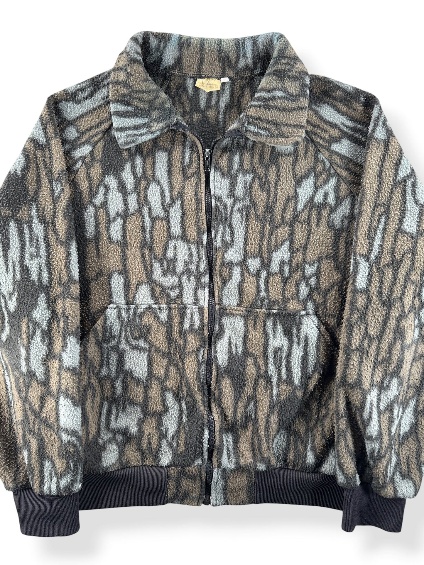Front Close Up of Vintage Tre Camo Fleece Pullover Jacket SZ M
