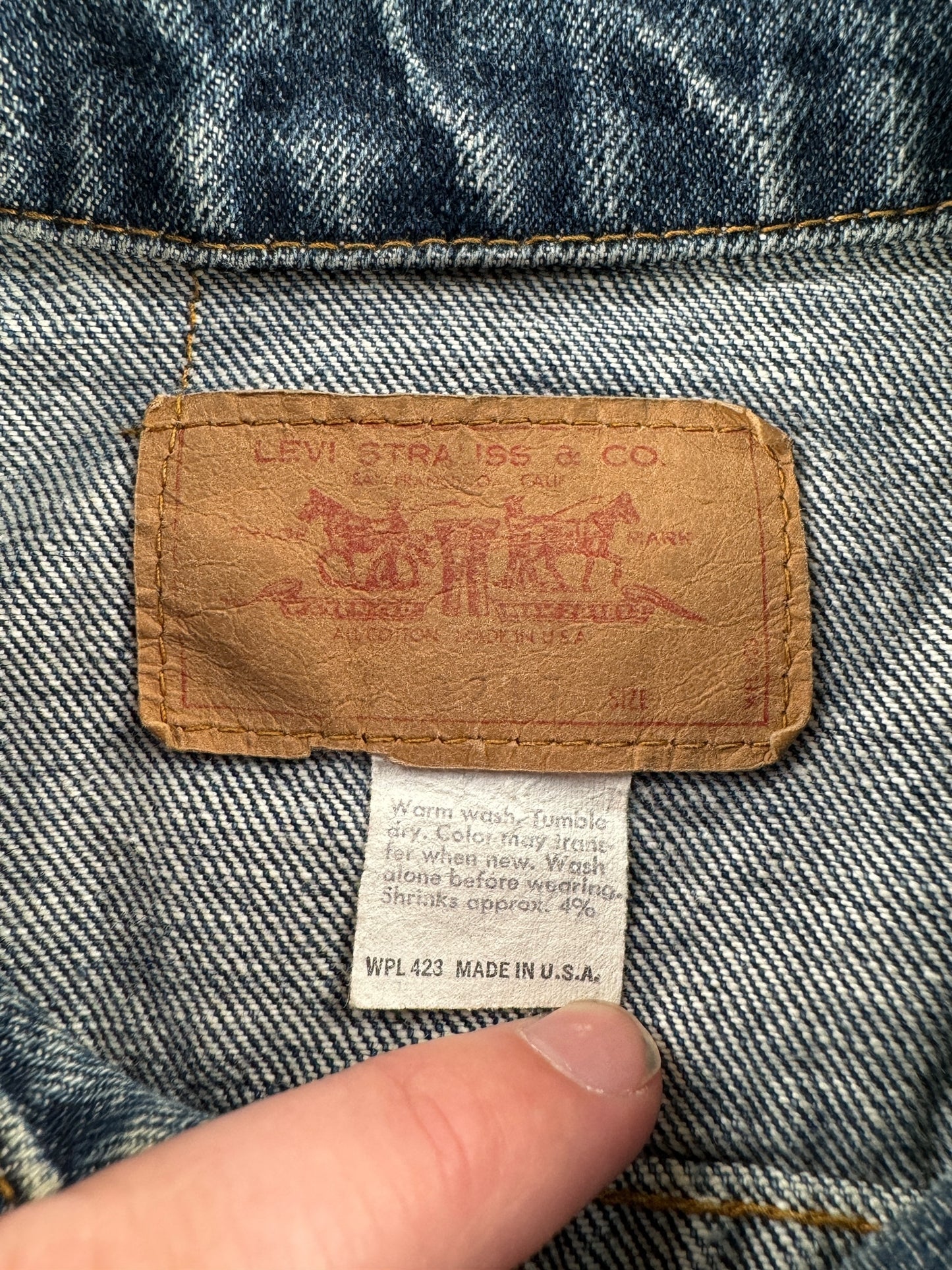 Label on Vintage Dark Levis 2-Pocket Trucker Jacket SZ M