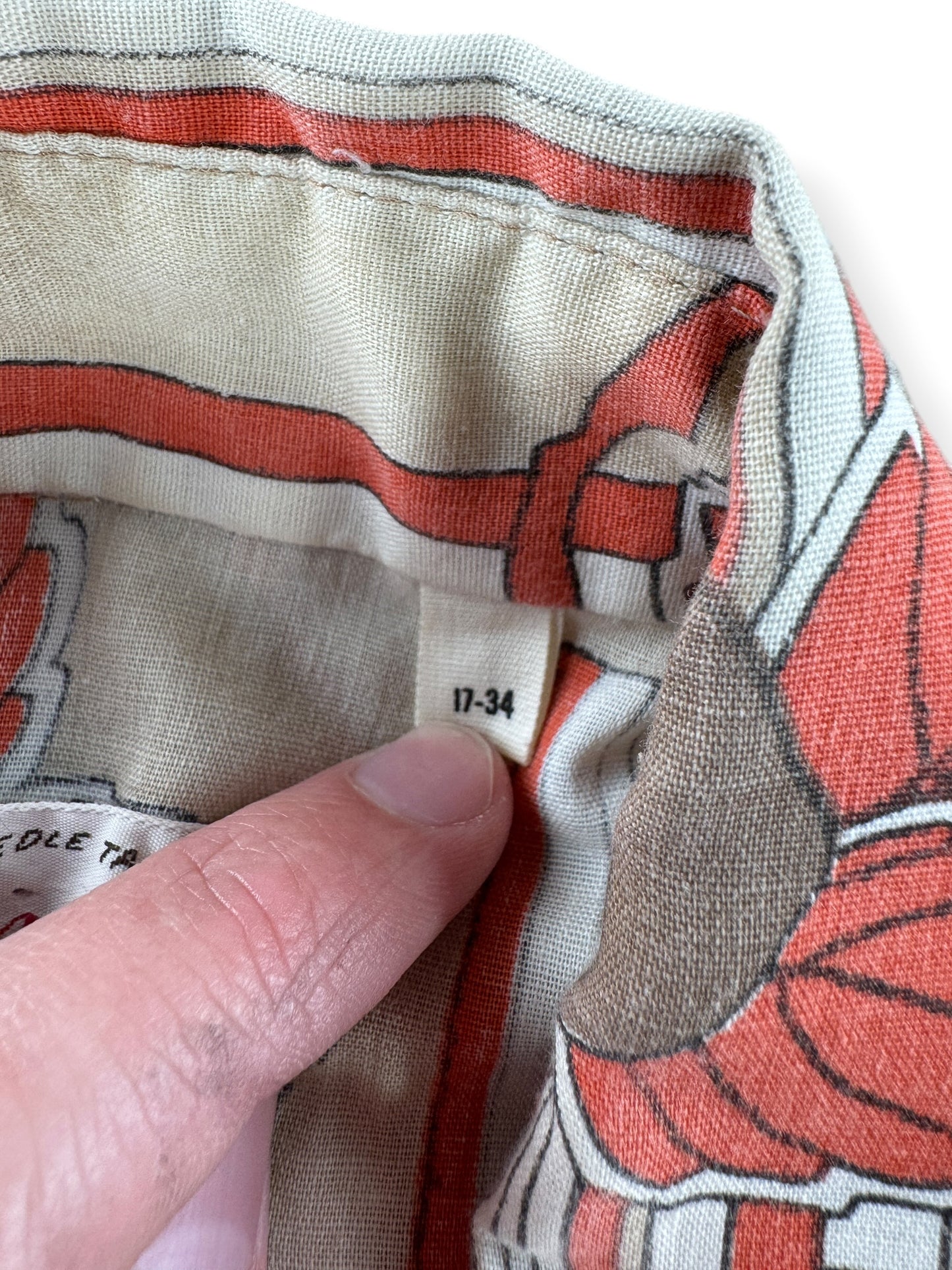 Tag on Vintage Wrangler Psychedelic Rose Print Pearlsnap SZ 17-34