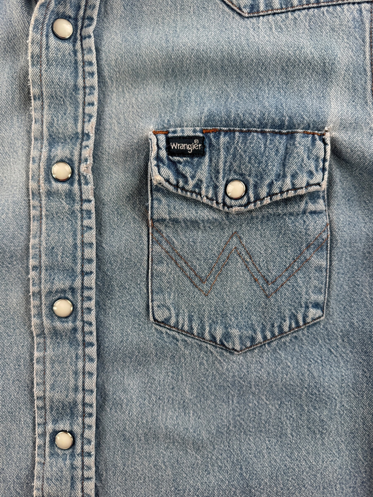 Pocket and buttons on Vintage Distressed Wrangler Pearlsnap SZ S