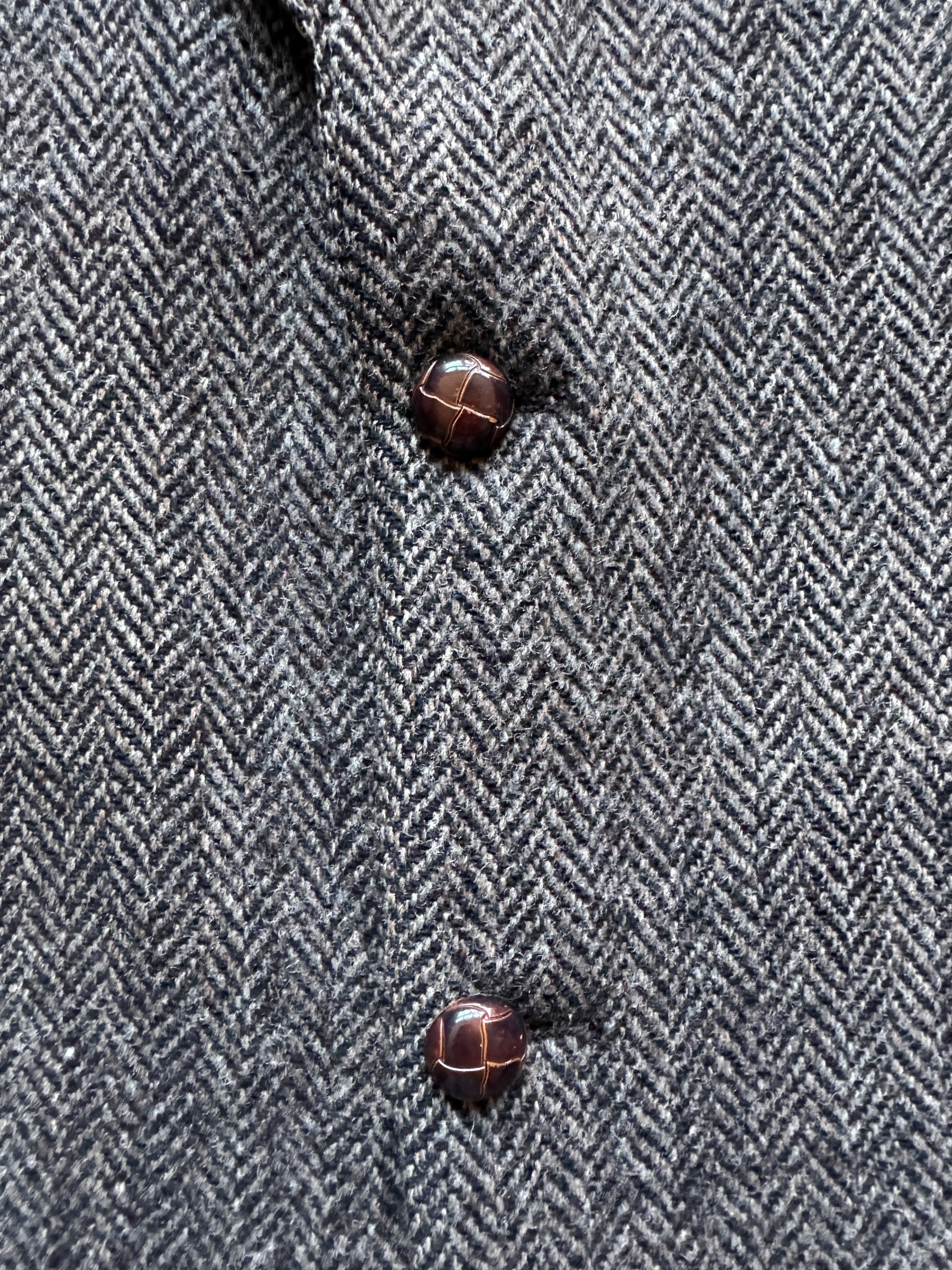 Button on Vintage Harris Tweed Sportcoat SZ M