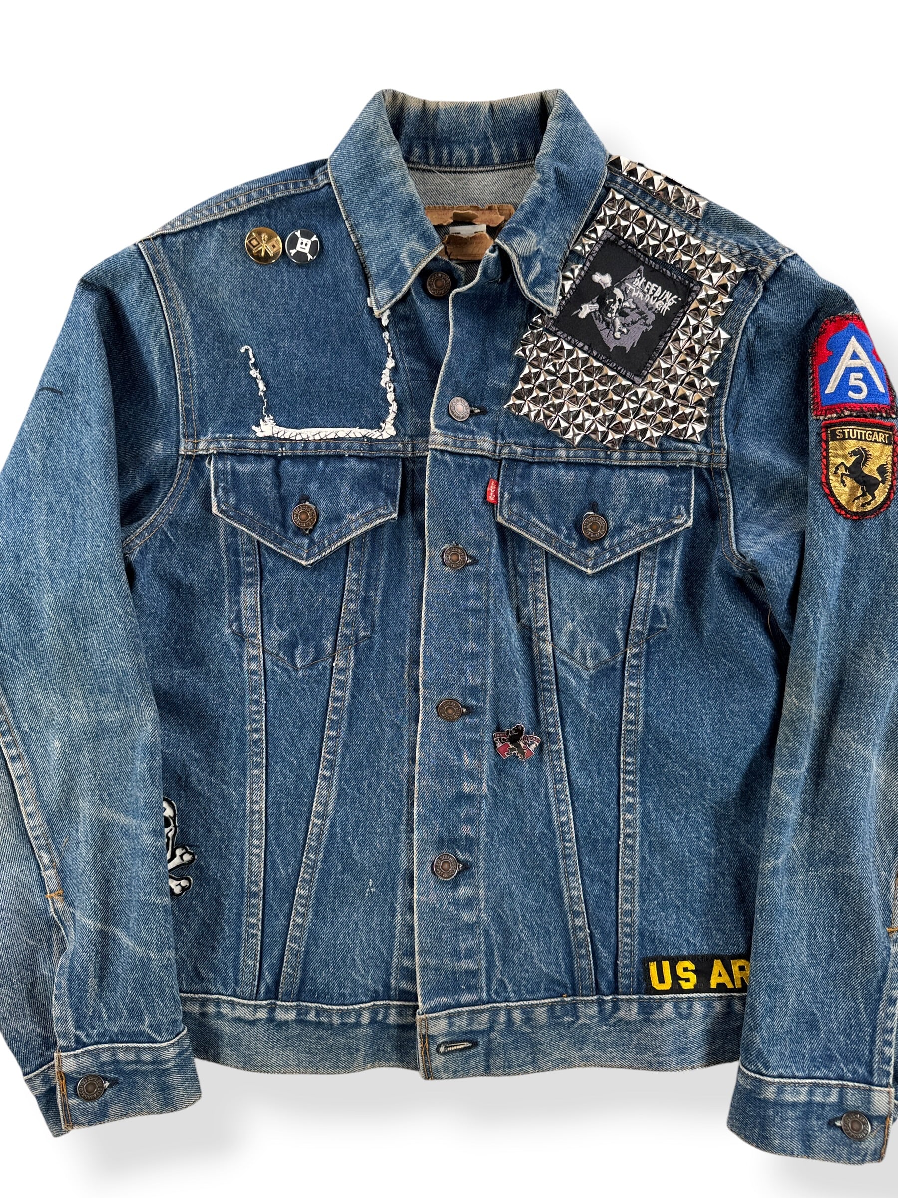 Front Close Up of Vintage 70s Levis Denim Battle Trucker Jacket SZ 38
