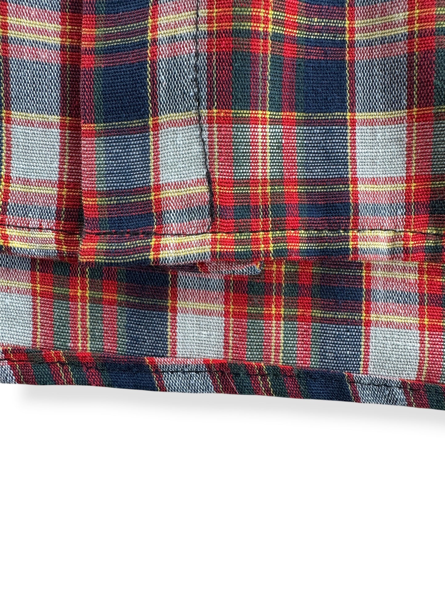 Cropped bottom hem of Vintage Cropped Big Mac Plaid Shirt SZ L