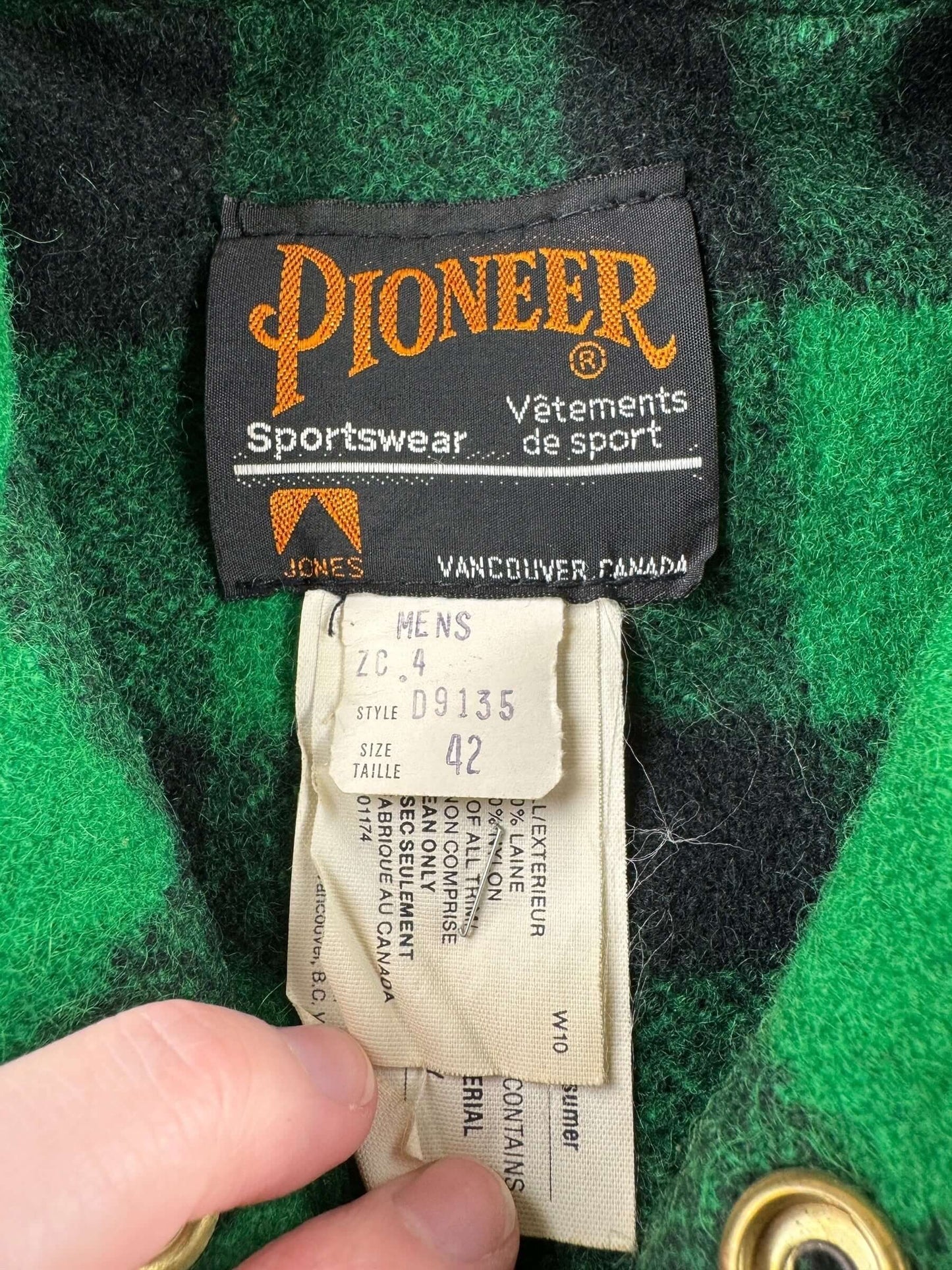 Tag on Vintage Pioneer Sportswear Green & Black Wool Jacket SZ 42