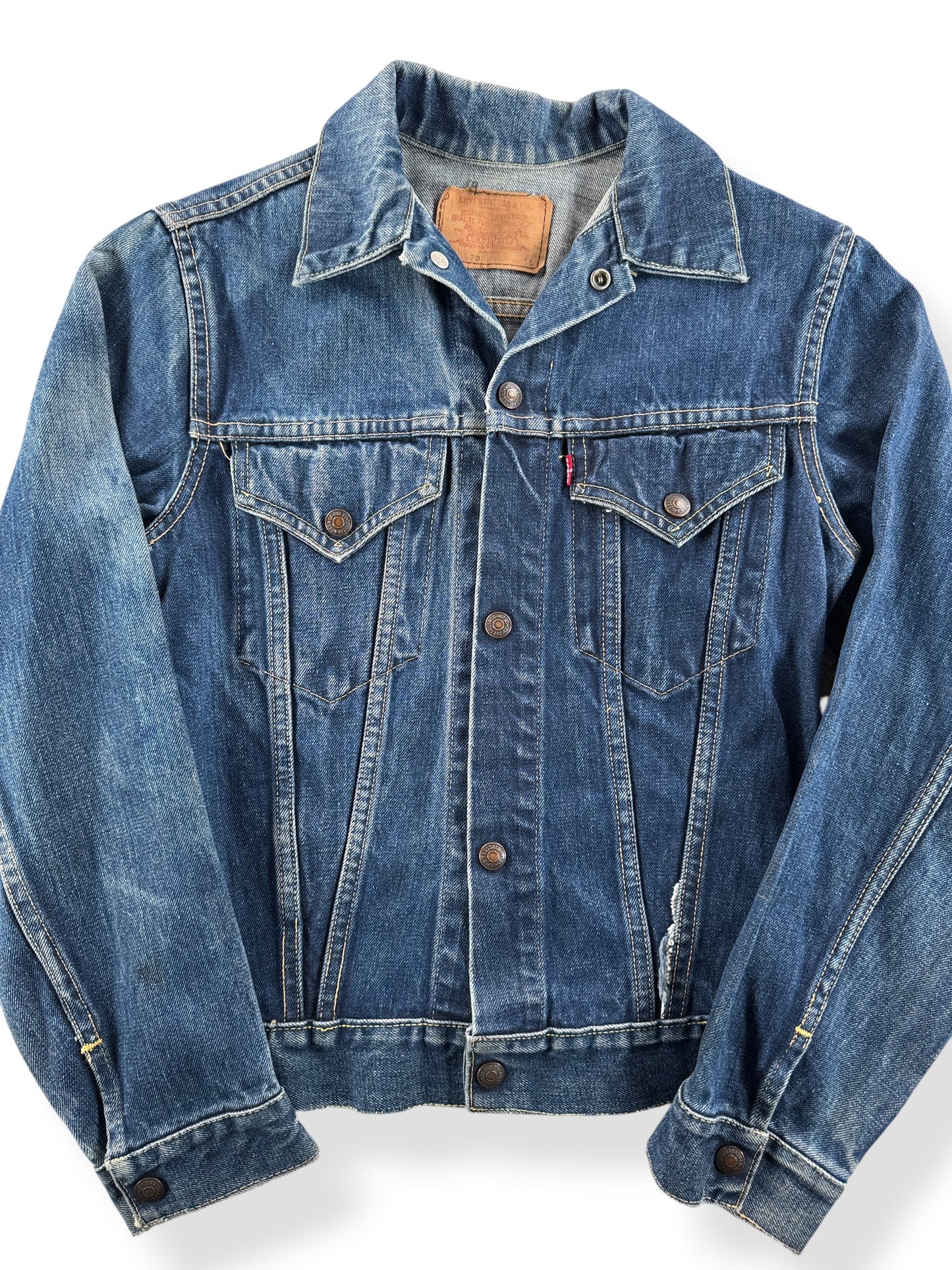 Front Close Up of Vintage Ladies Levis Big E 557B Trucker Jacket SZ 16