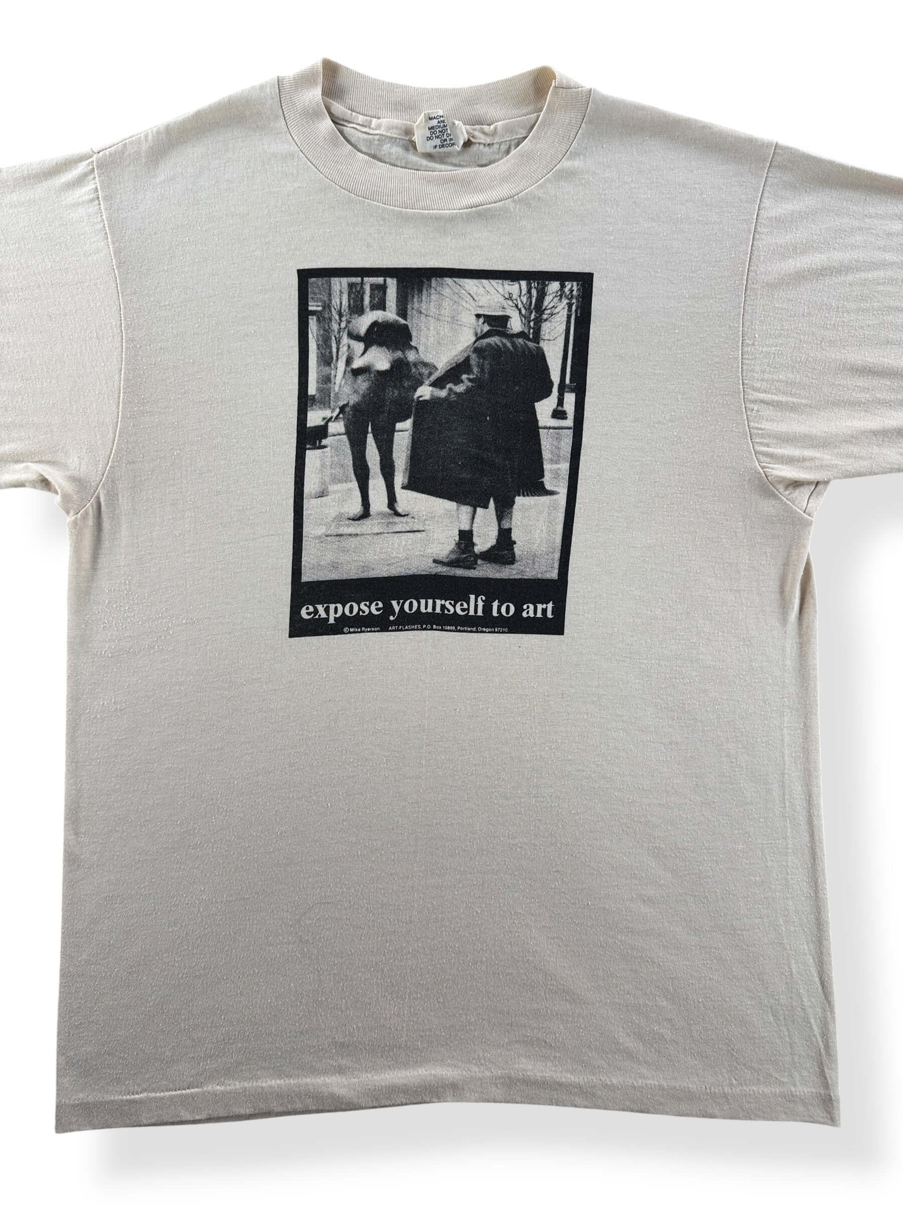 Front Close Up of Vintage Expose Yourself to Art SZ M (Fits S)