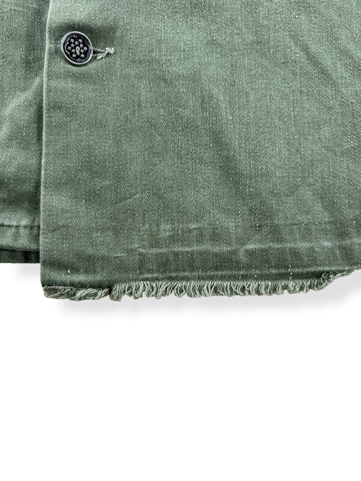 Released hem on Vintage 13 Star Button Fatigue Shirt SZ S