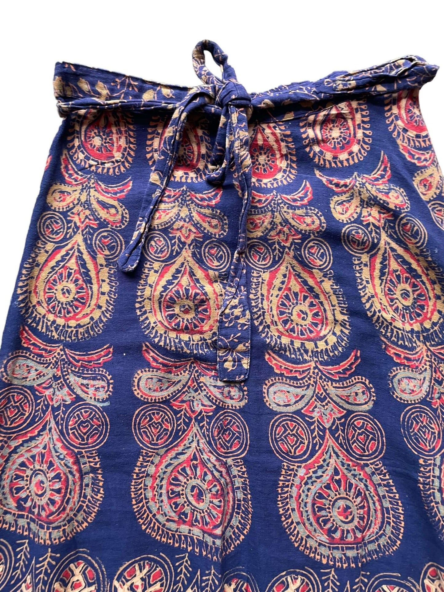 Front waist view of Vintage 1970s Indian Cotton Navy Floral Wrap Skirt SZ M-XL | Barn Owl Ladies Clothing | Seattle True Vintage