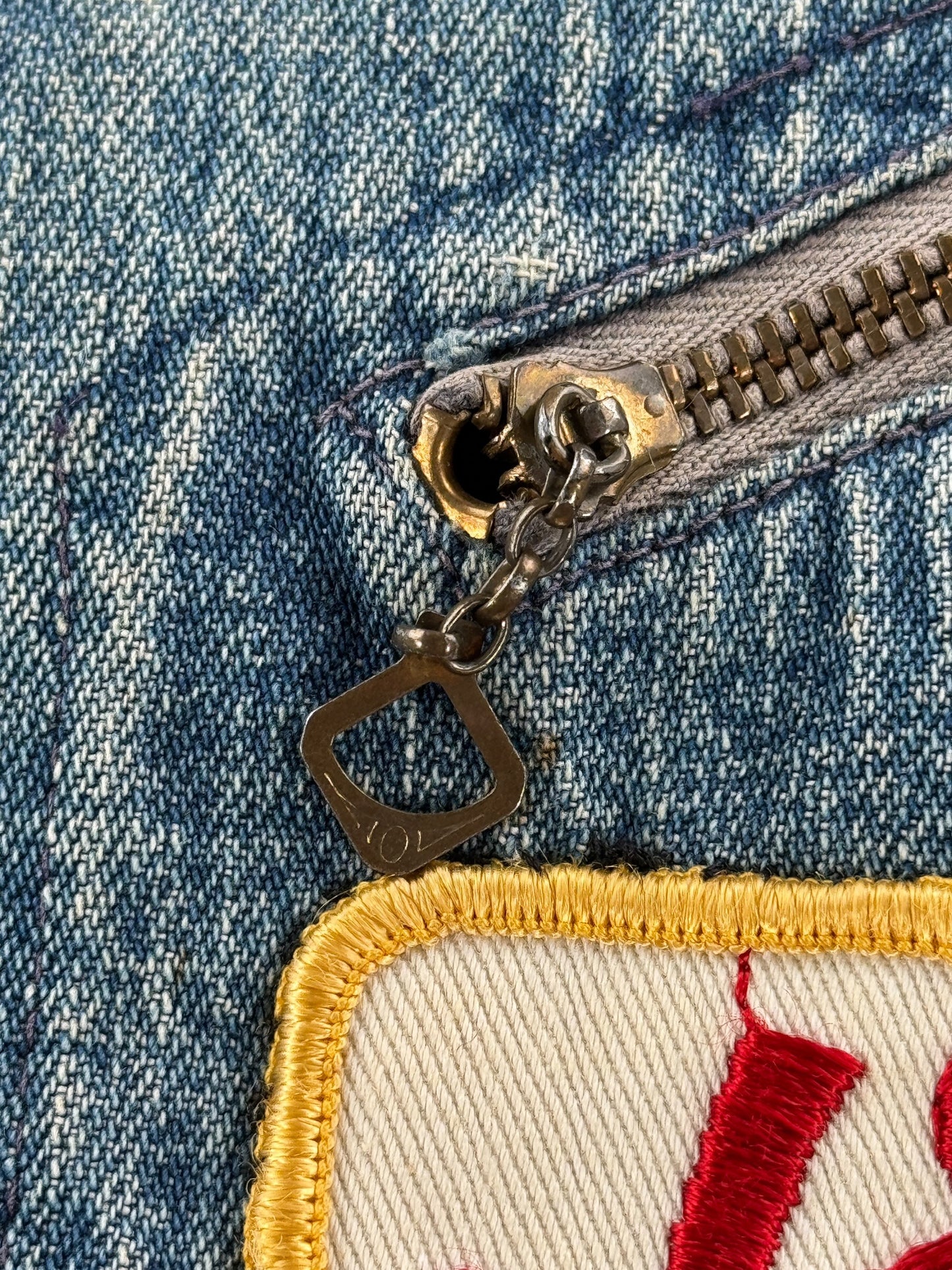 Dangling zipper pull on breast pocket of Vintage 50s Hurcules Denim Biker Vest SZ L - AS IS