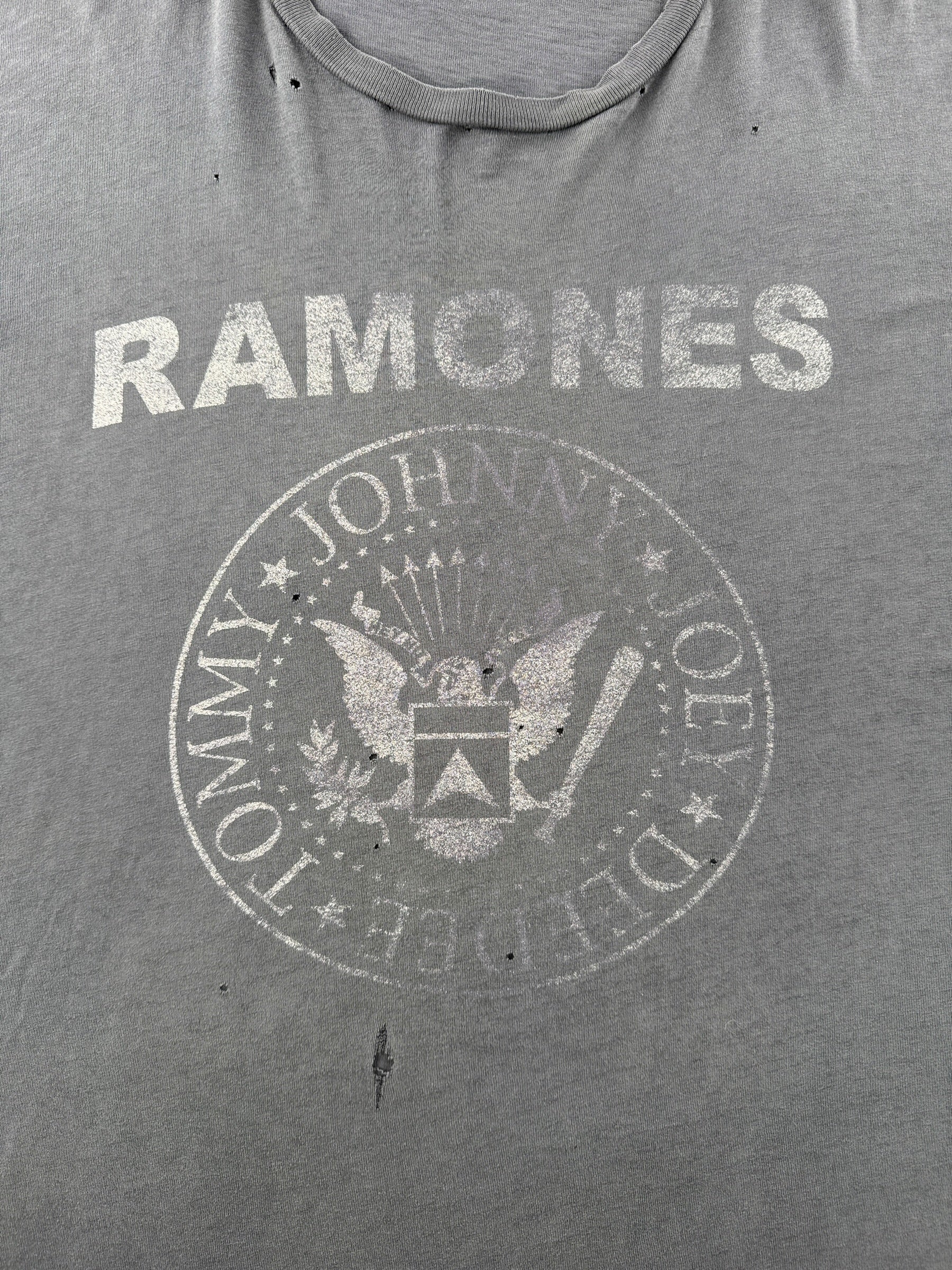 Front graphic on Vintage Thrashed Ramones Tee SZ XL