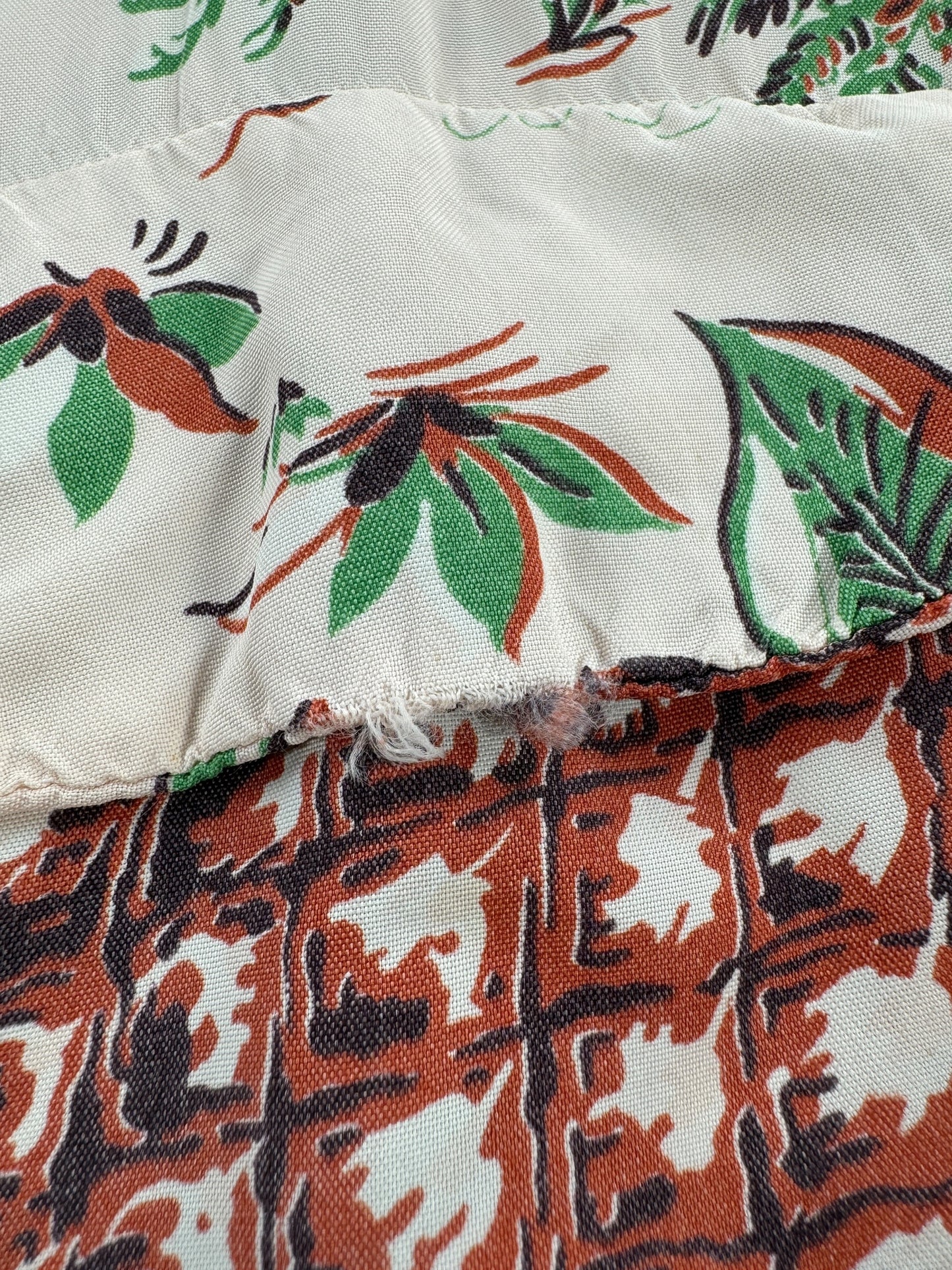 Fraying on Vintage Made in California Long Sleeve Aloha Shirt SZ M