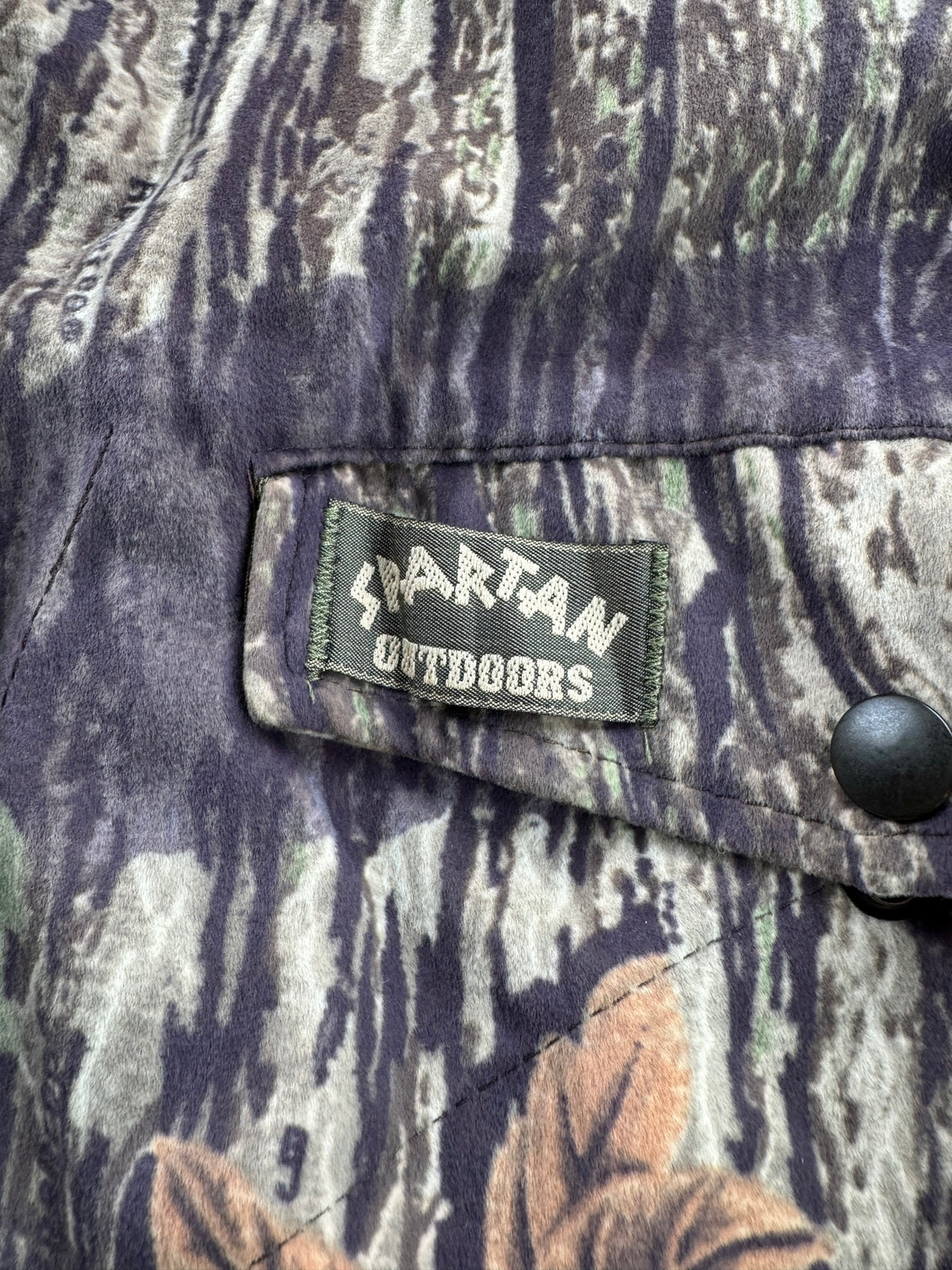Label on pocket of Vintage Realtree Camo Bomber Jacket SZ XL