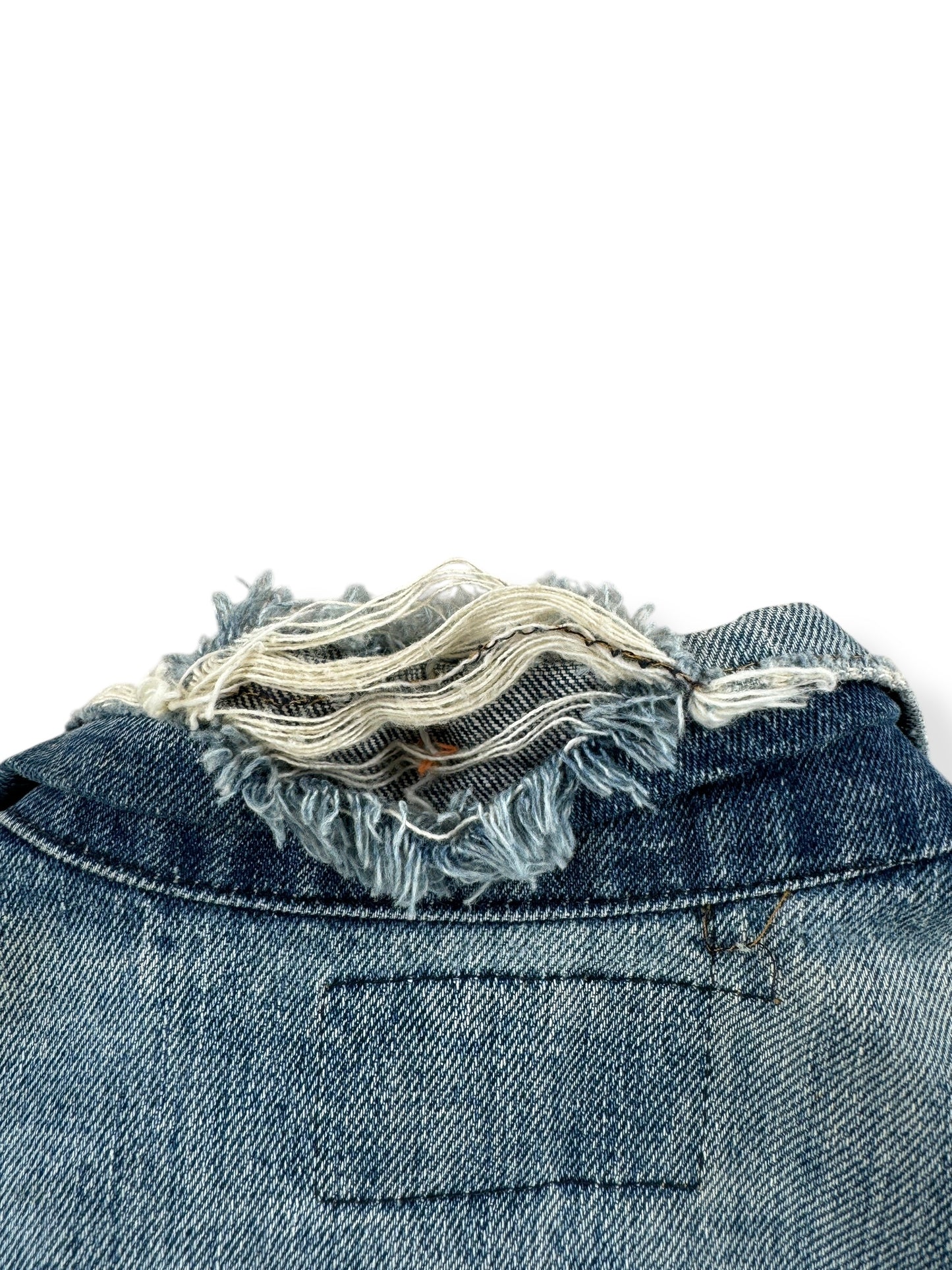 Distressing on Collar of Vintage Levis 70215 Jacket SZ 42L