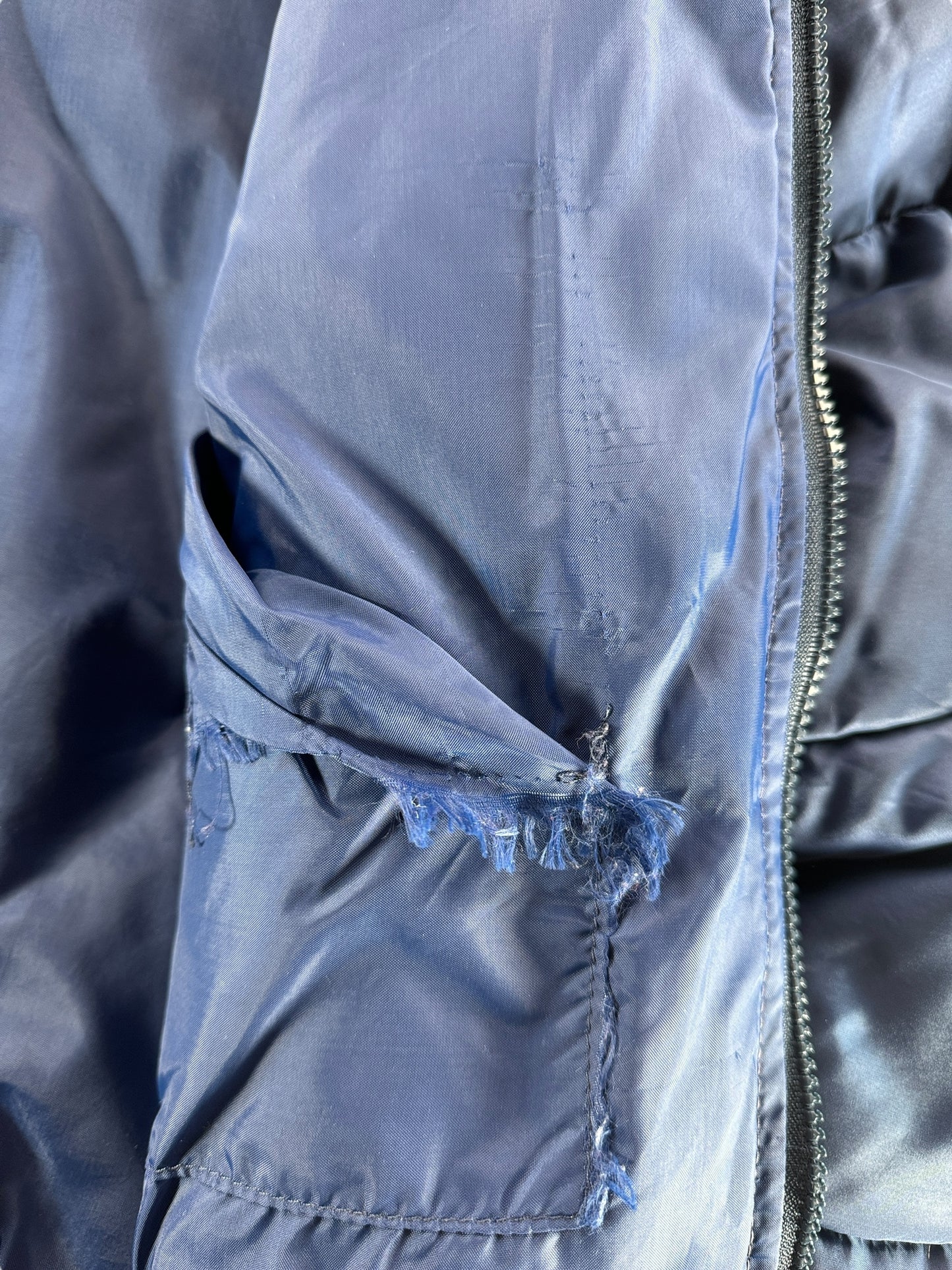 Ripped Inner Pocket on Vintage 80s Blue Puffer Ski Jacket SZ L