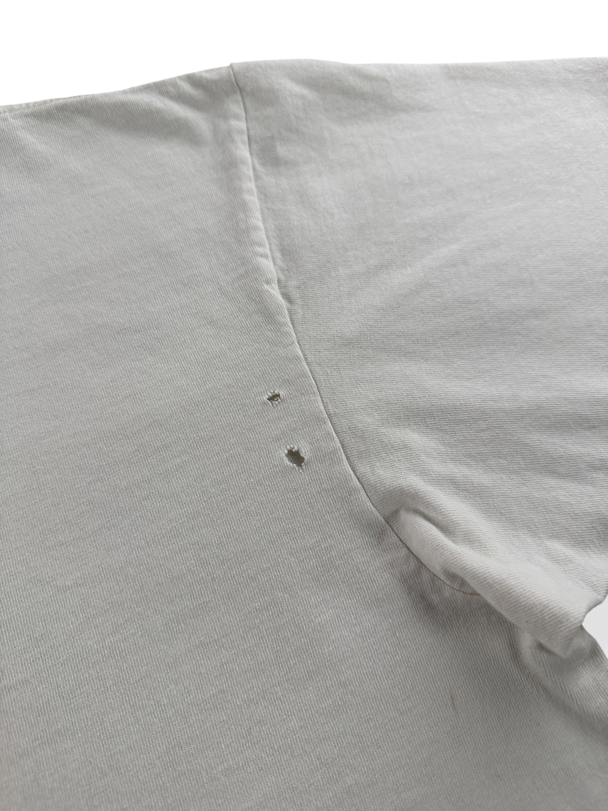 Small holes on back of Vintage Built to Spill Silkworm Crocodile Cafe Show Tee SZ XL