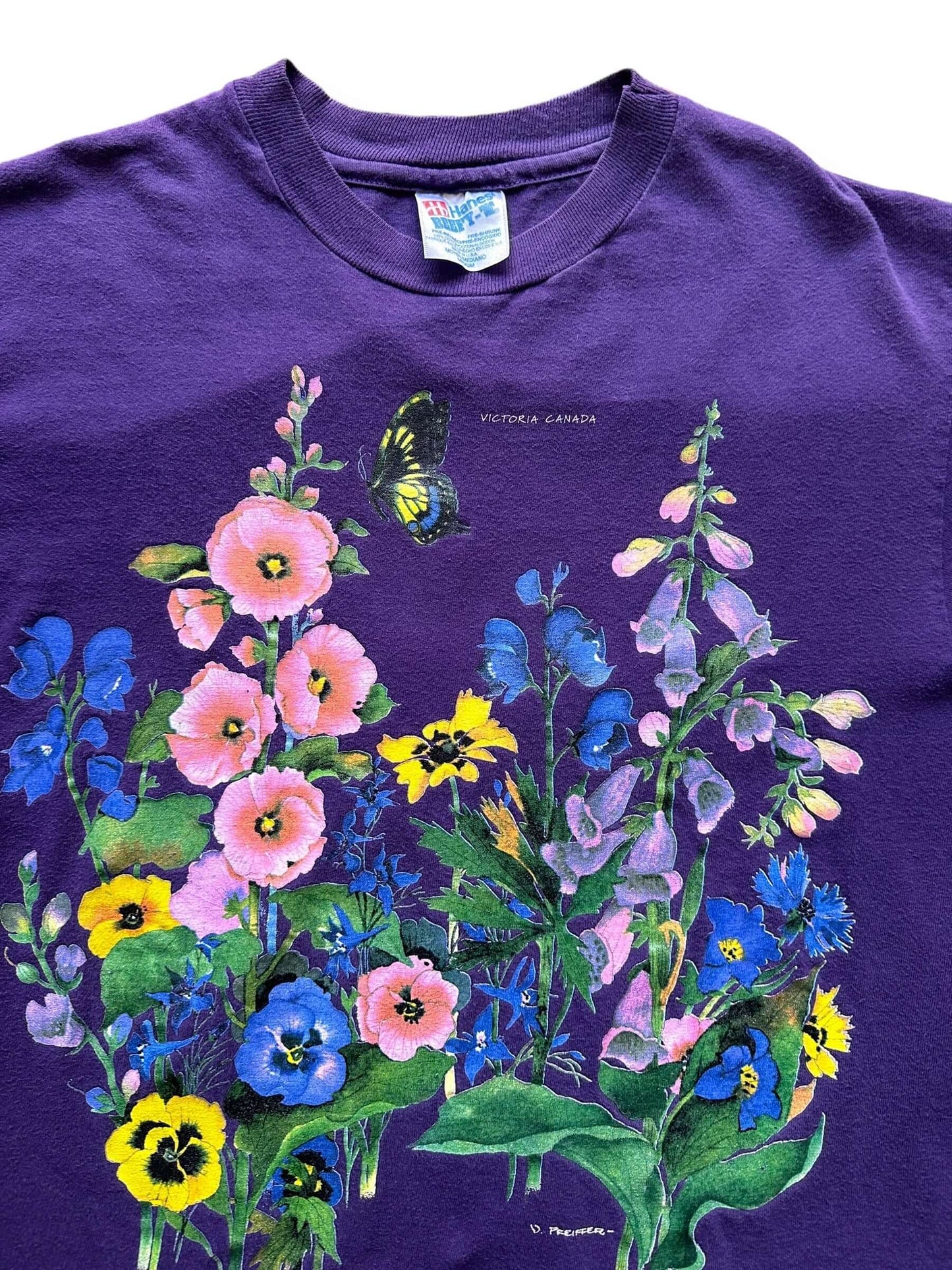 front close up of Vintage Victoria, BC Flowers Tee SZ M