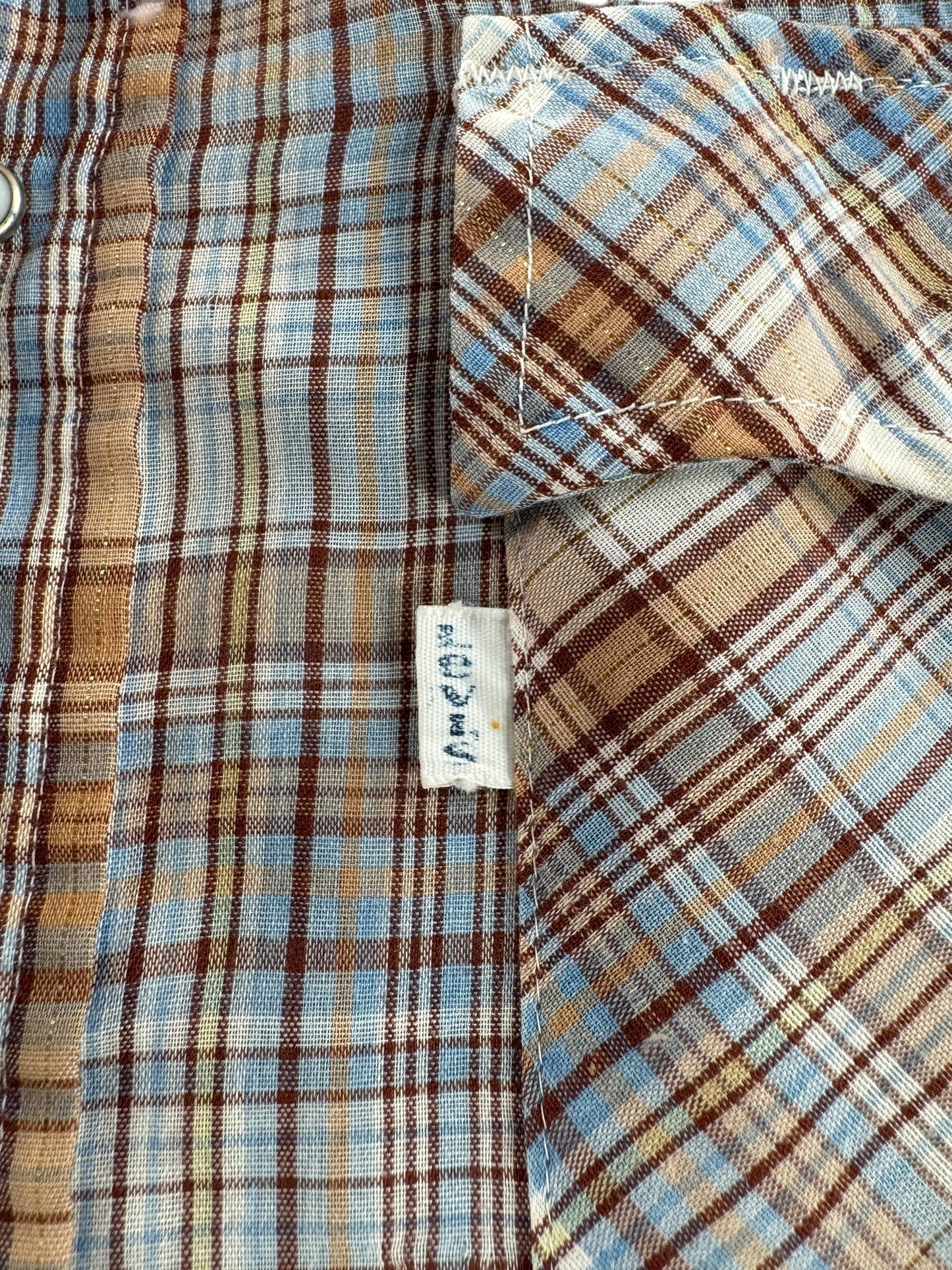 Label on Vintage Levi's Pearl Snap Shirt SZ XL